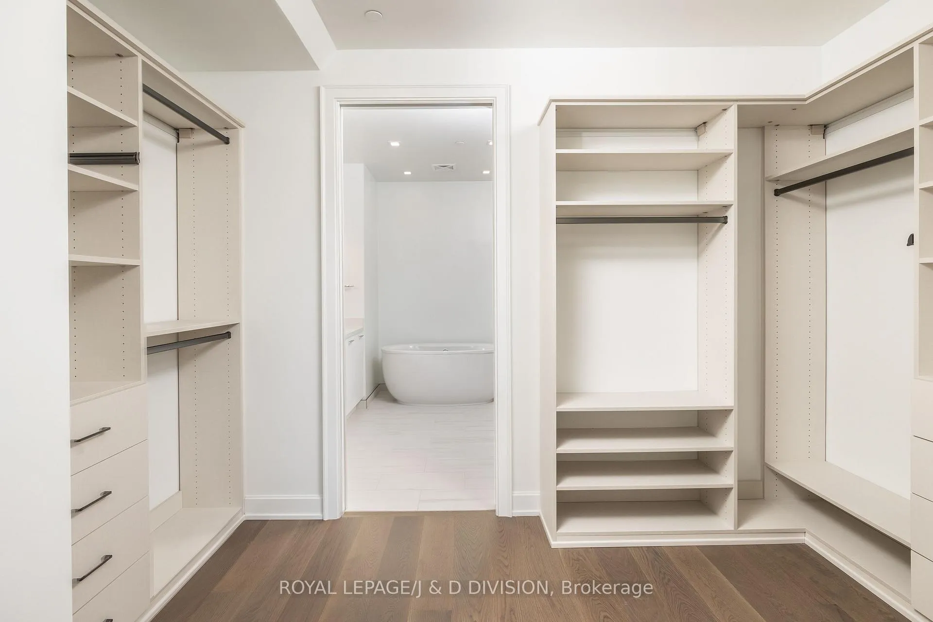 Photo 9 of Unit 805, 1 Strathgowan Avenue, Toronto, Lawrence Park South — HOMEH