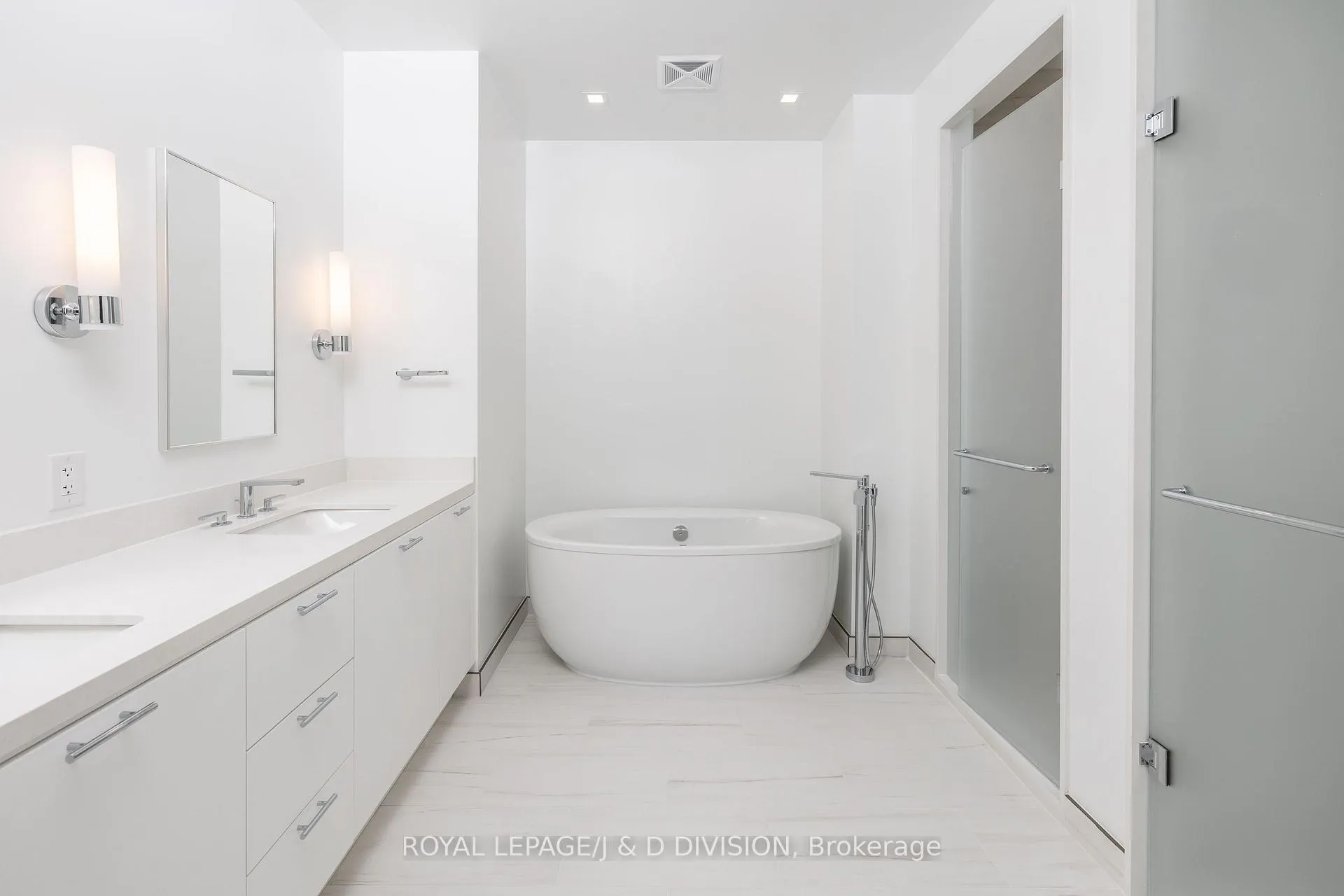 Photo 10 of Unit 805, 1 Strathgowan Avenue, Toronto, Lawrence Park South — HOMEH