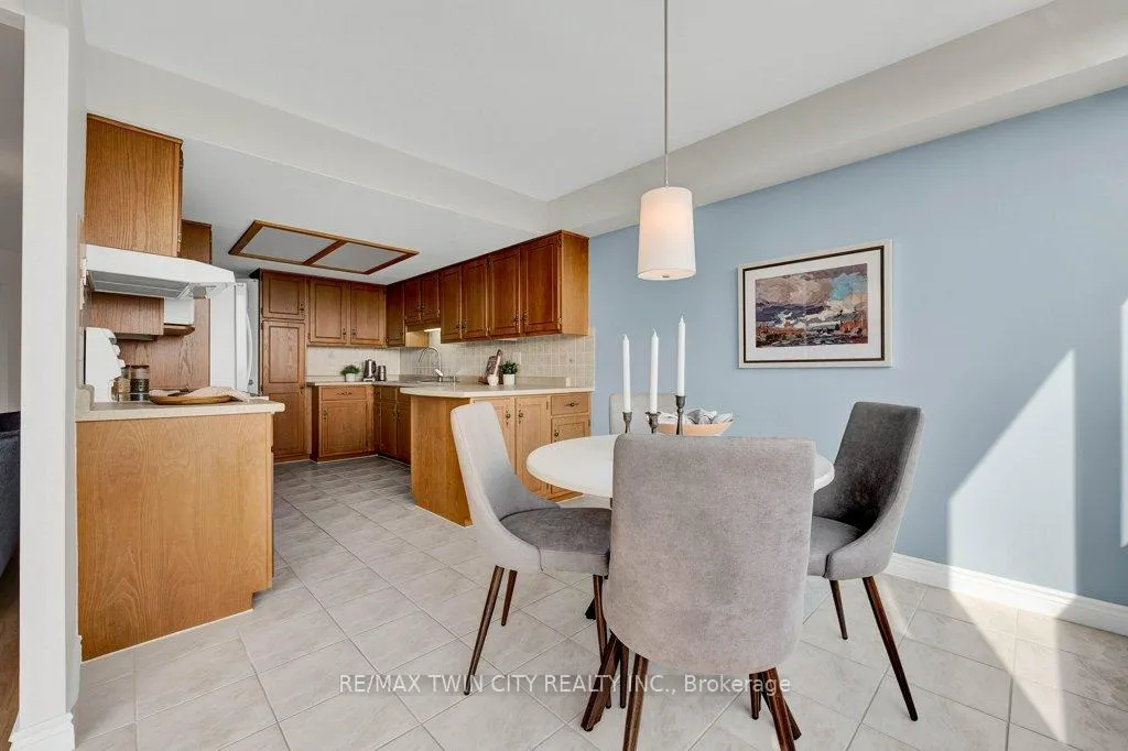 Photo 10 of Unit 1704, 6 Willow Street, Waterloo — HOMEH