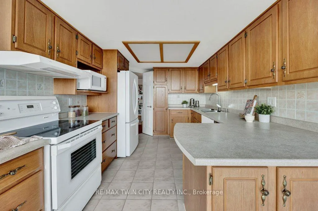 Photo 11 of Unit 1704, 6 Willow Street, Waterloo — HOMEH