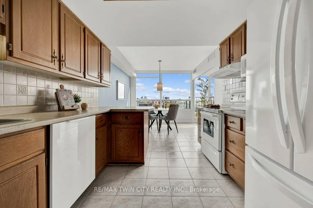 Photo 12 of Unit 1704, 6 Willow Street, Waterloo — HOMEH