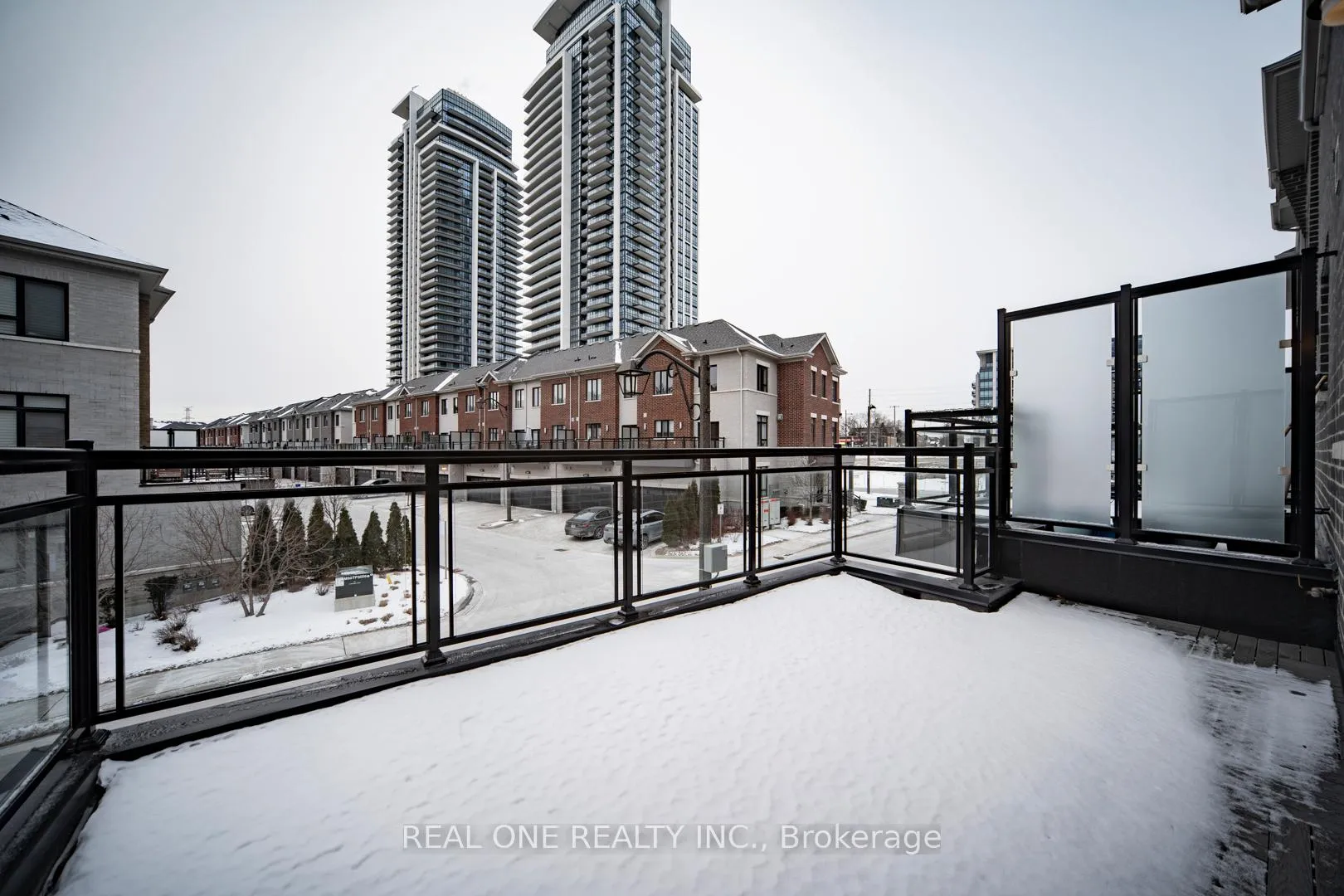 Photo 3 of 52 Saddlecreek Drive, Markham, Commerce Valley — HOMEH