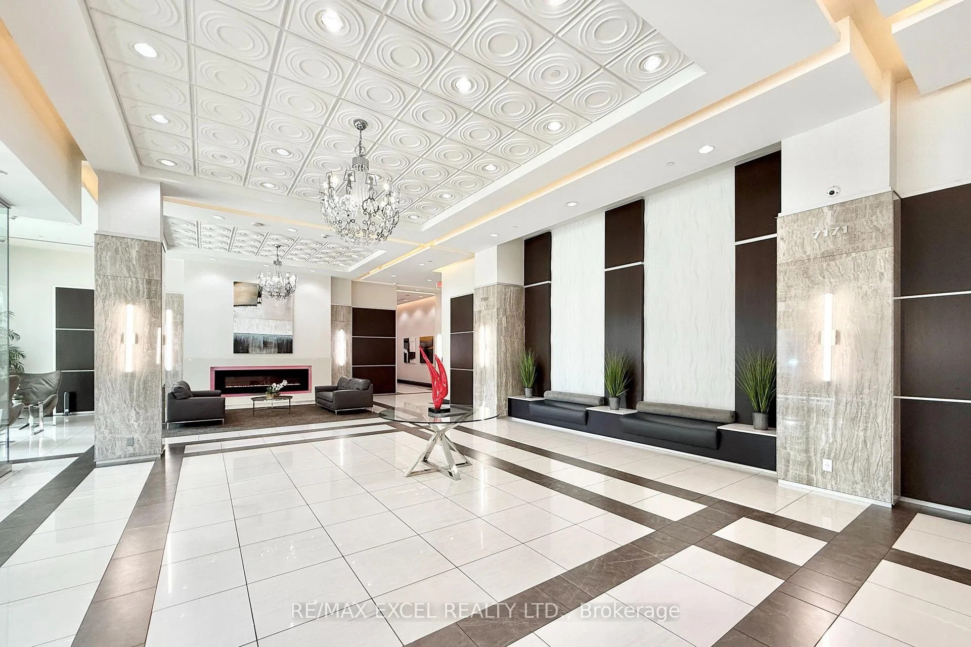 Photo 4 of Unit 1006, 7171 Yonge Street, Markham, Thornhill — HOMEH
