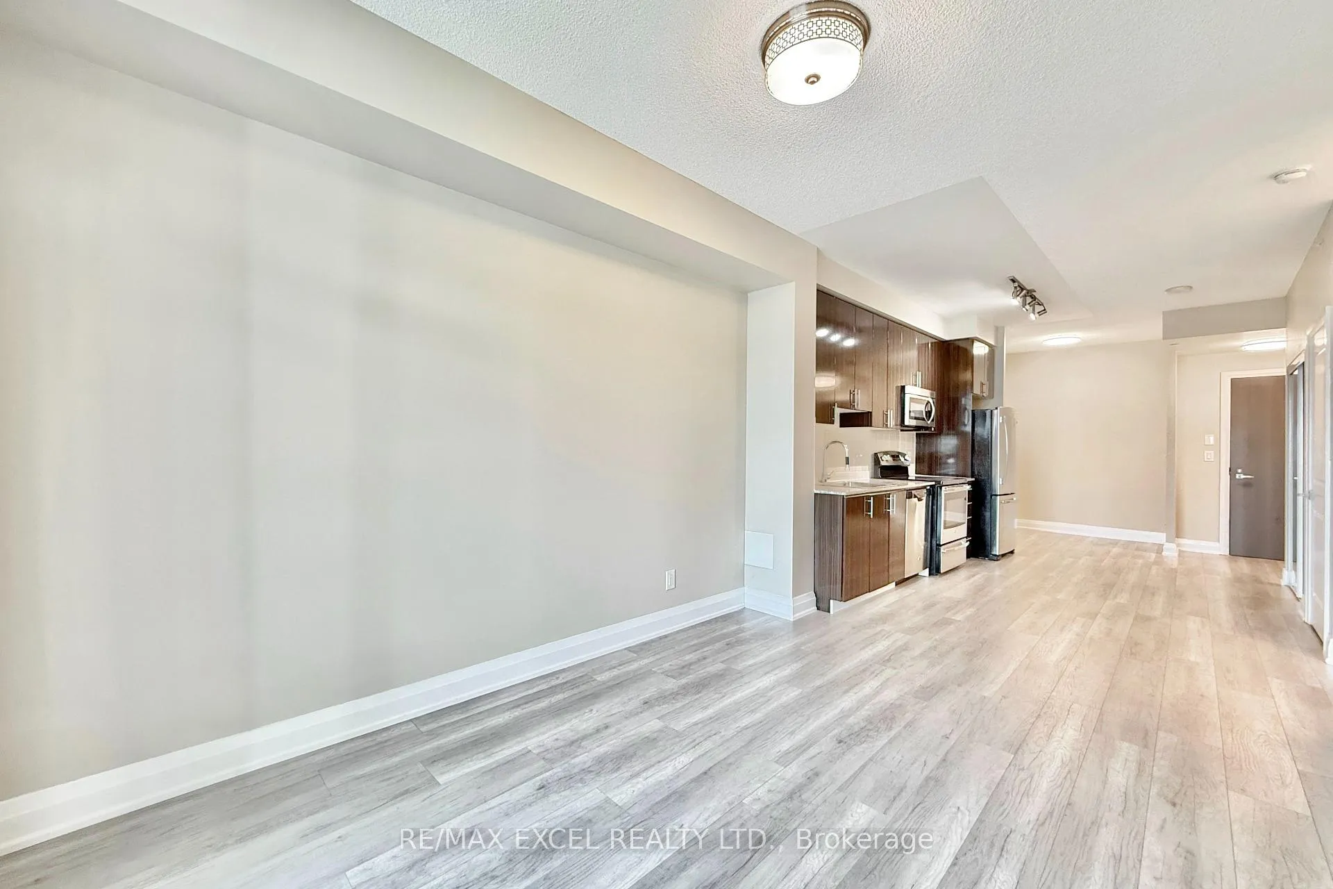 Photo 8 of Unit 1006, 7171 Yonge Street, Markham, Thornhill — HOMEH