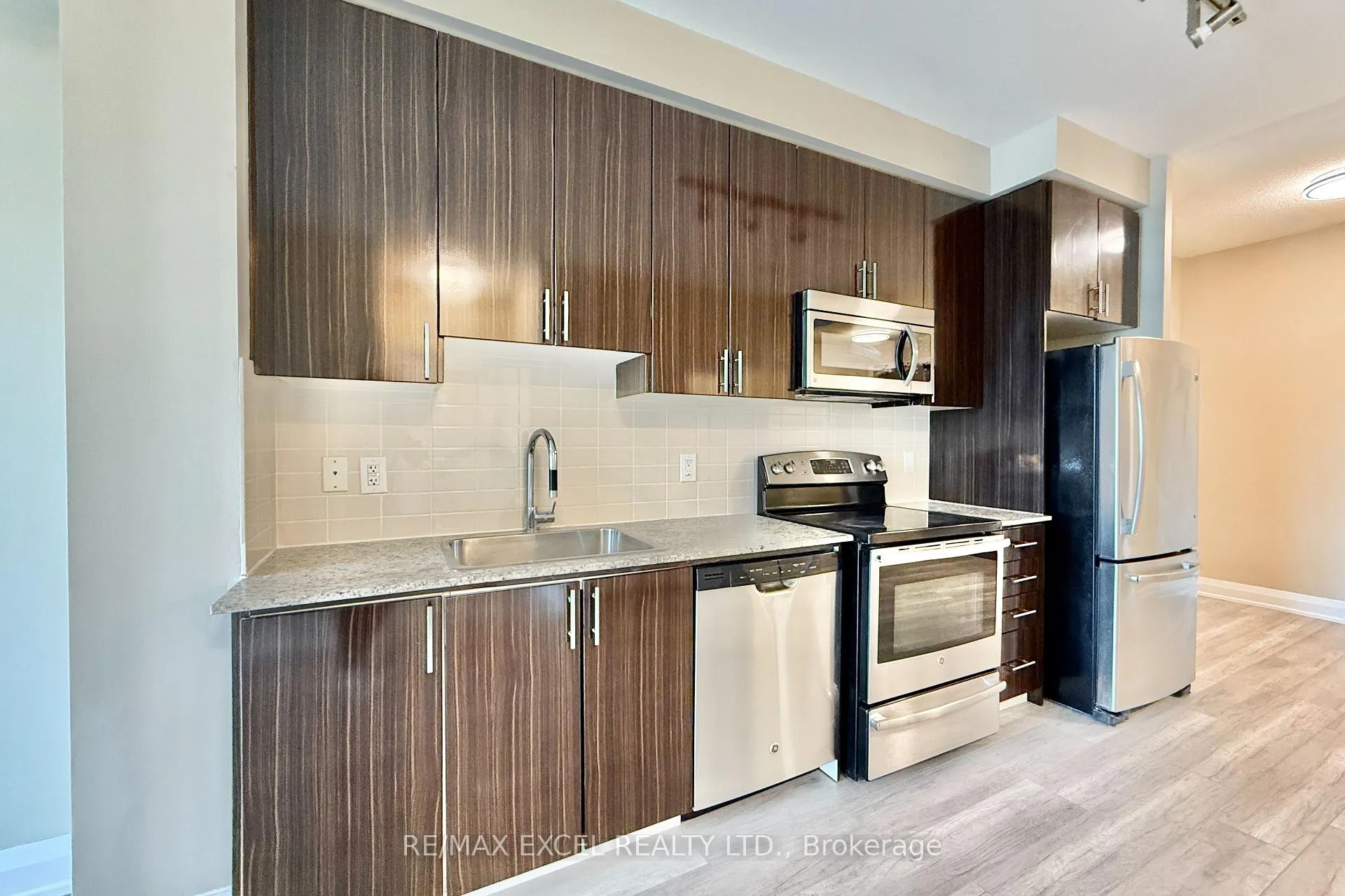 Photo 12 of Unit 1006, 7171 Yonge Street, Markham, Thornhill — HOMEH