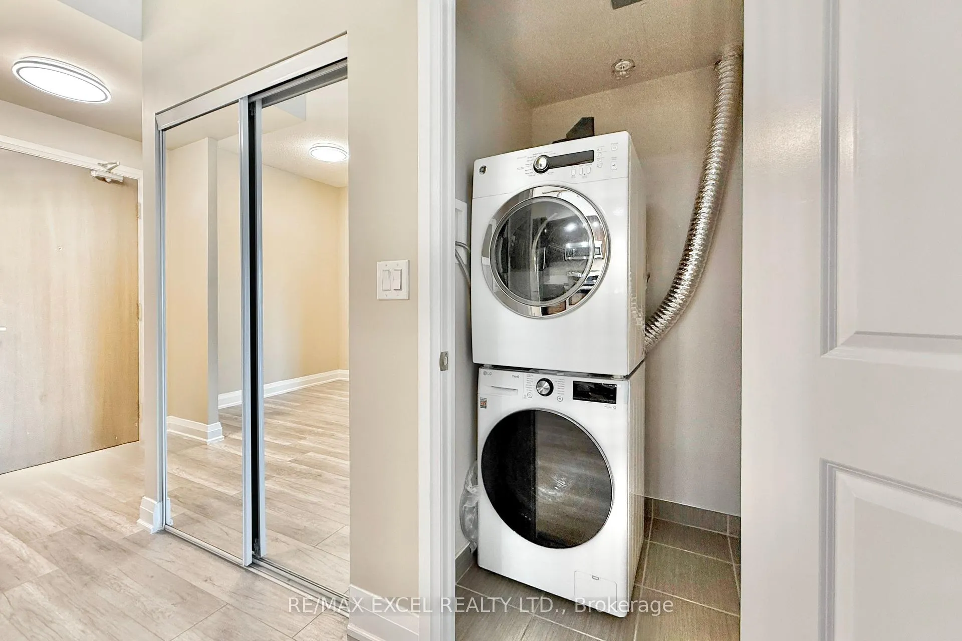 Photo 15 of Unit 1006, 7171 Yonge Street, Markham, Thornhill — HOMEH