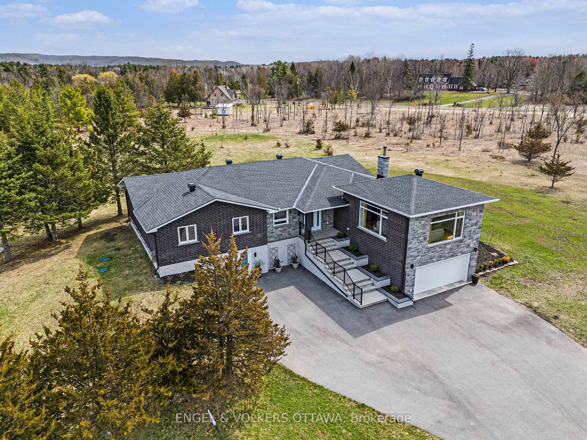 Photo 3 of 132 Wagon Drive, Ottawa, Dunrobin Shores — HOMEH