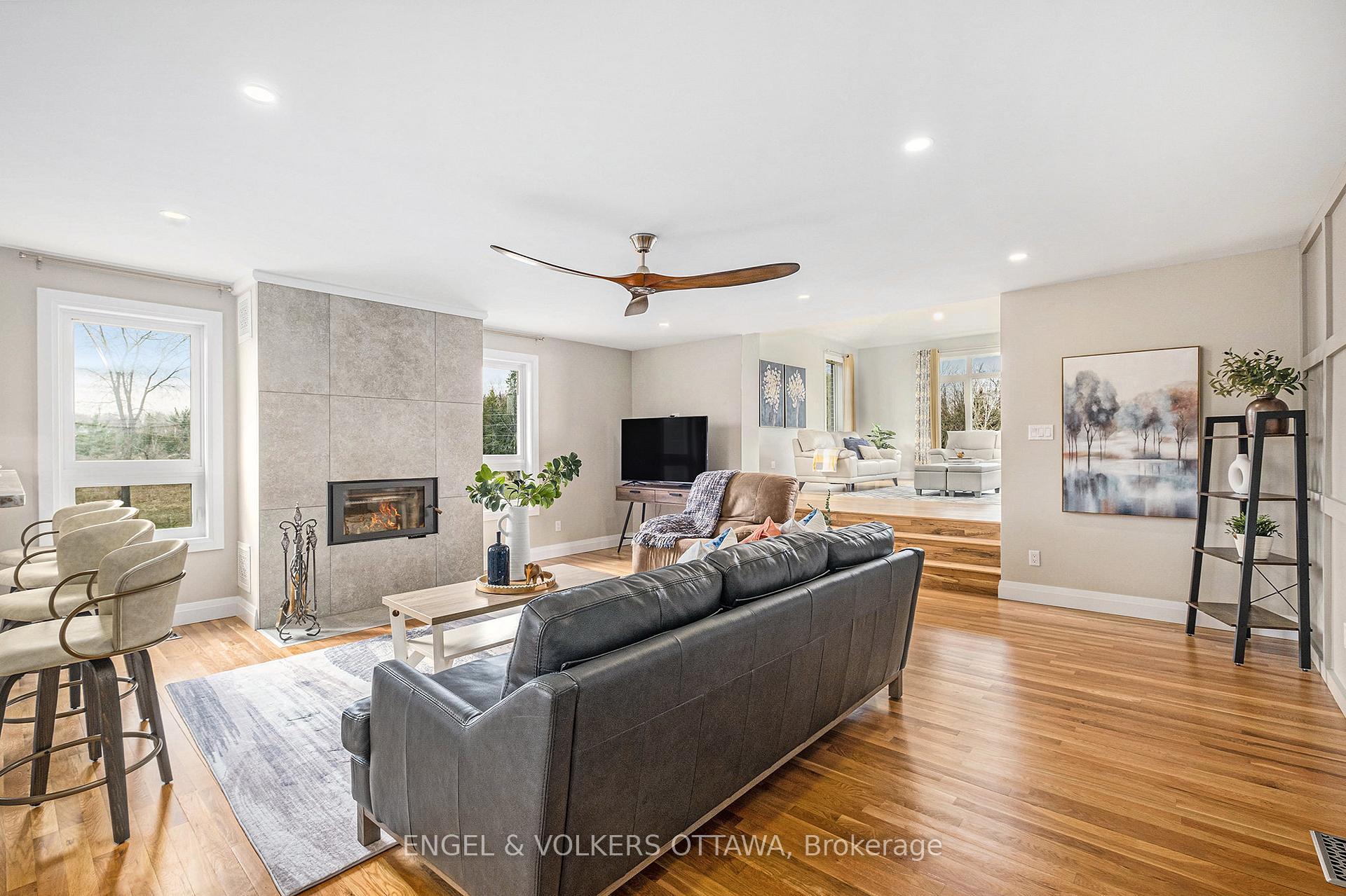 Photo 5 of 132 Wagon Drive, Ottawa, Dunrobin Shores — HOMEH