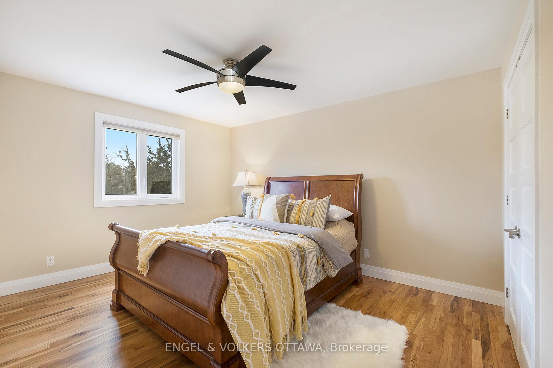 Photo 20 of 132 Wagon Drive, Ottawa, Dunrobin Shores — HOMEH