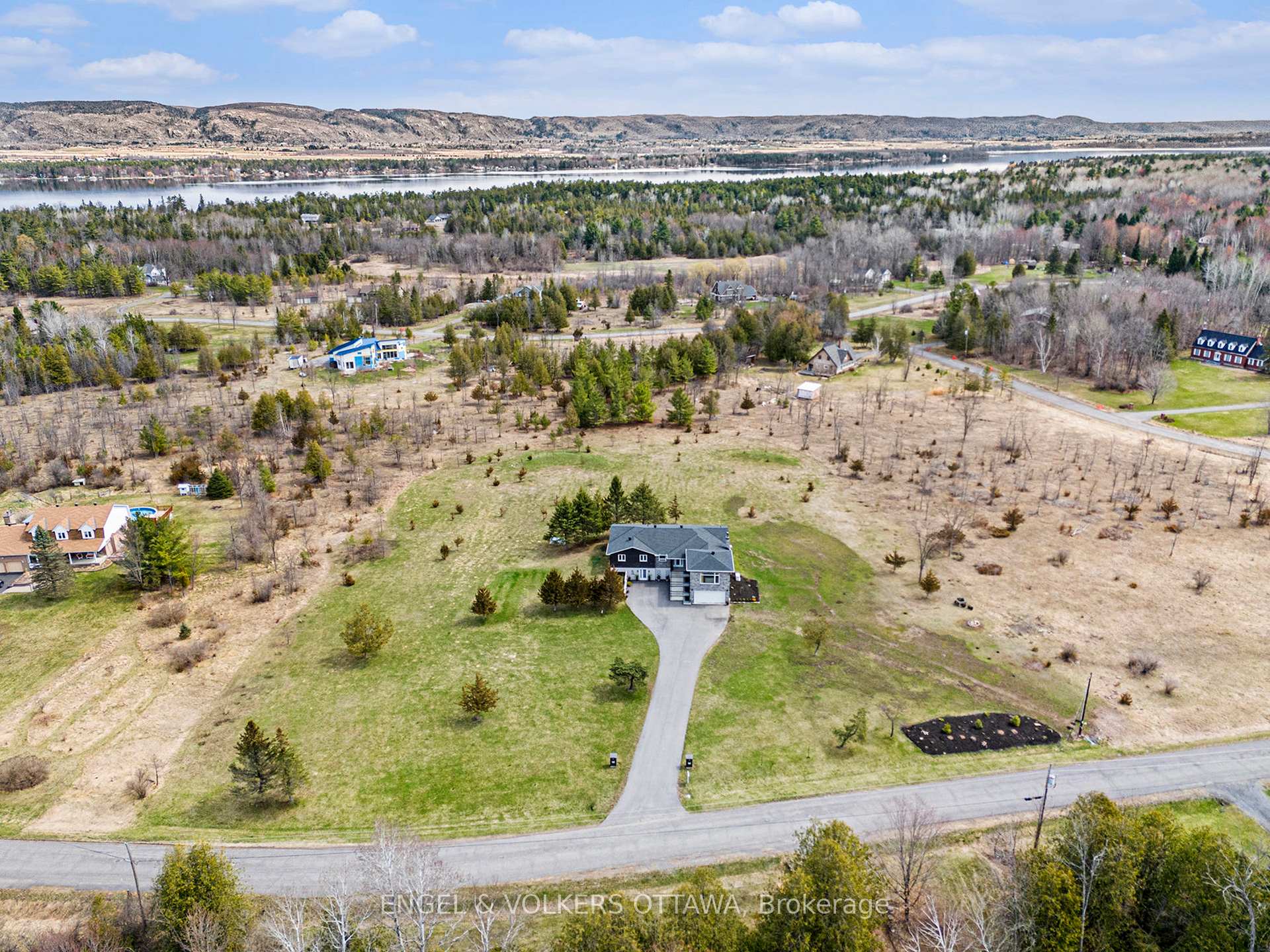 Photo 43 of 132 Wagon Drive, Ottawa, Dunrobin Shores — HOMEH