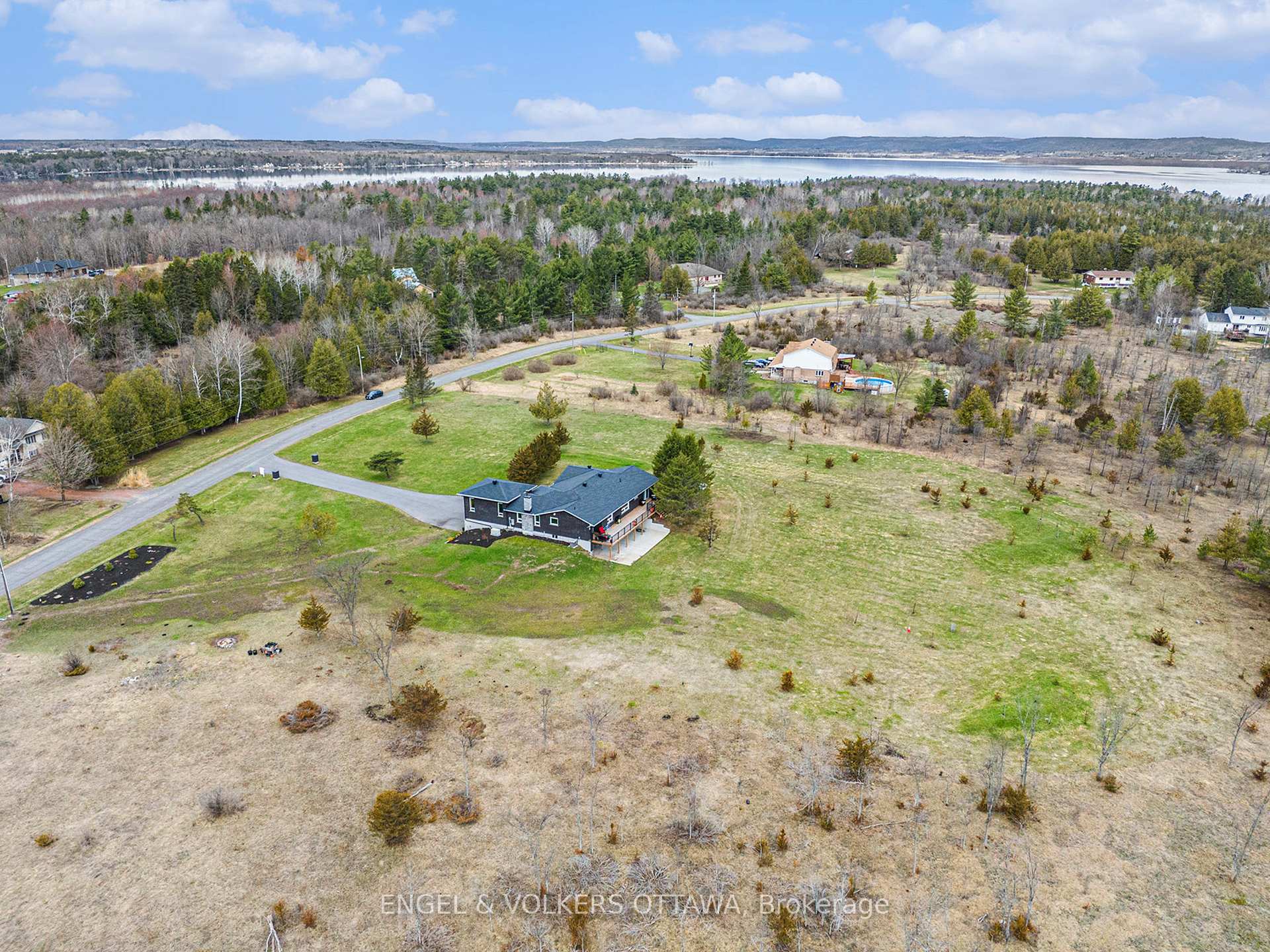 Photo 48 of 132 Wagon Drive, Ottawa, Dunrobin Shores — HOMEH
