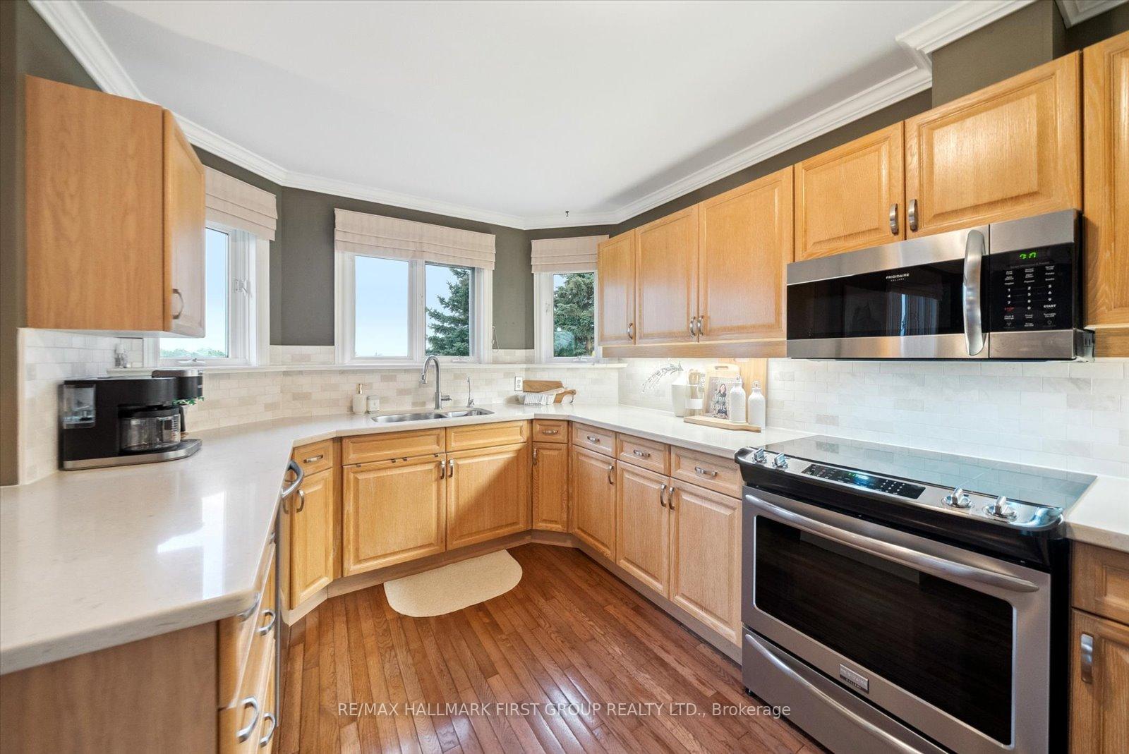 Photo 11 of 10 Sunrise Court, Cobourg — HOMEH