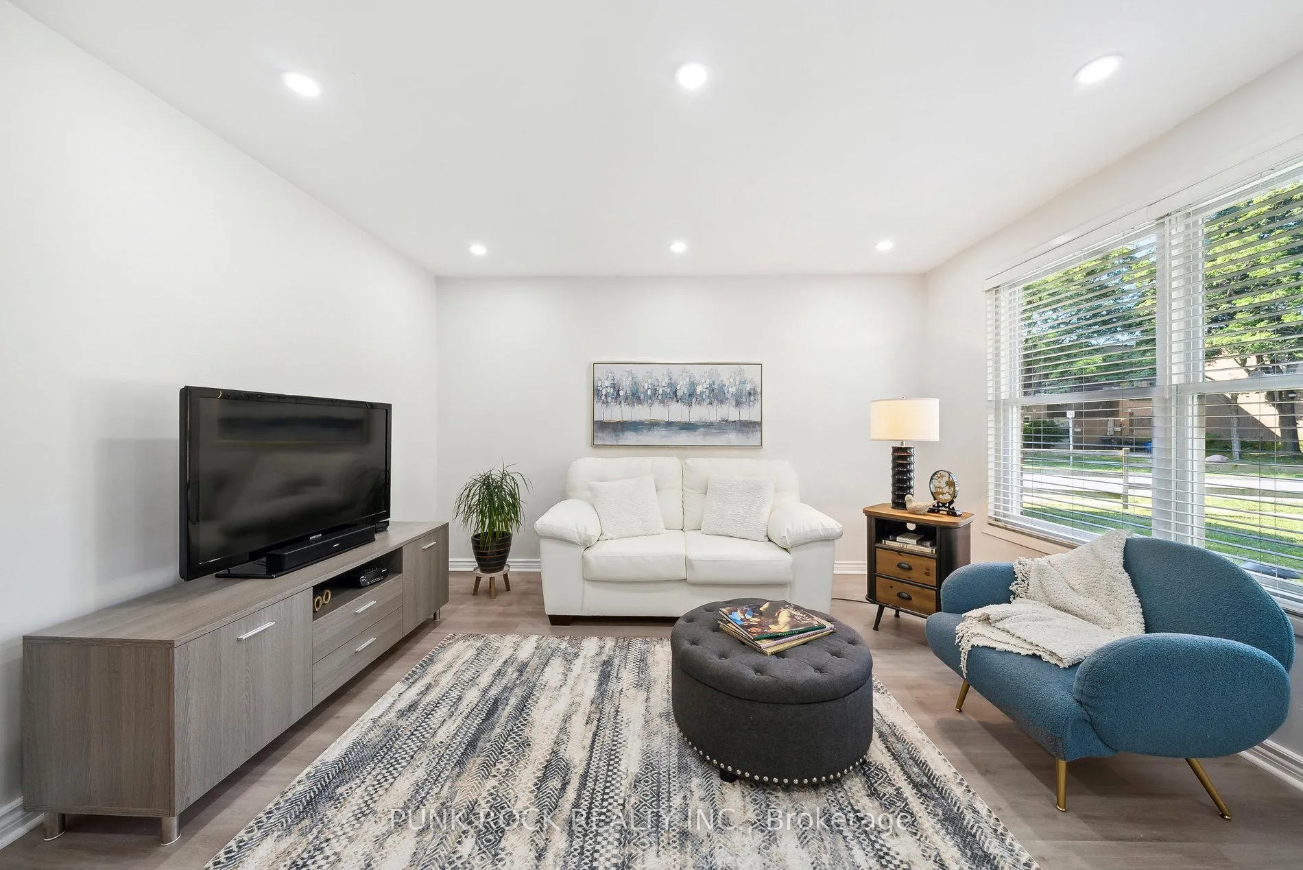 Photo 3 of Unit 6, 1230 Radom Street, Pickering, Bay Ridges — HOMEH