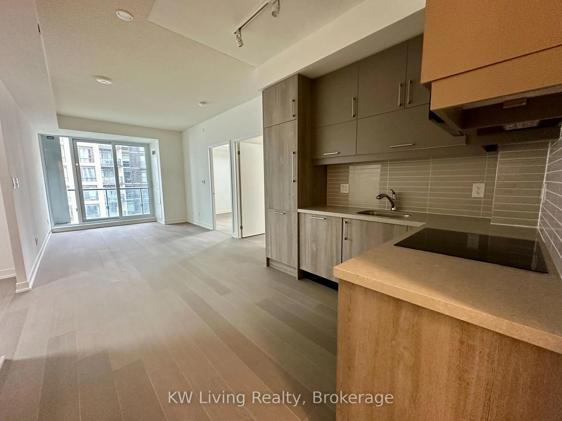Photo 3 of Unit 920, 8119 Birchmount Road, Markham, Unionville — HOMEH