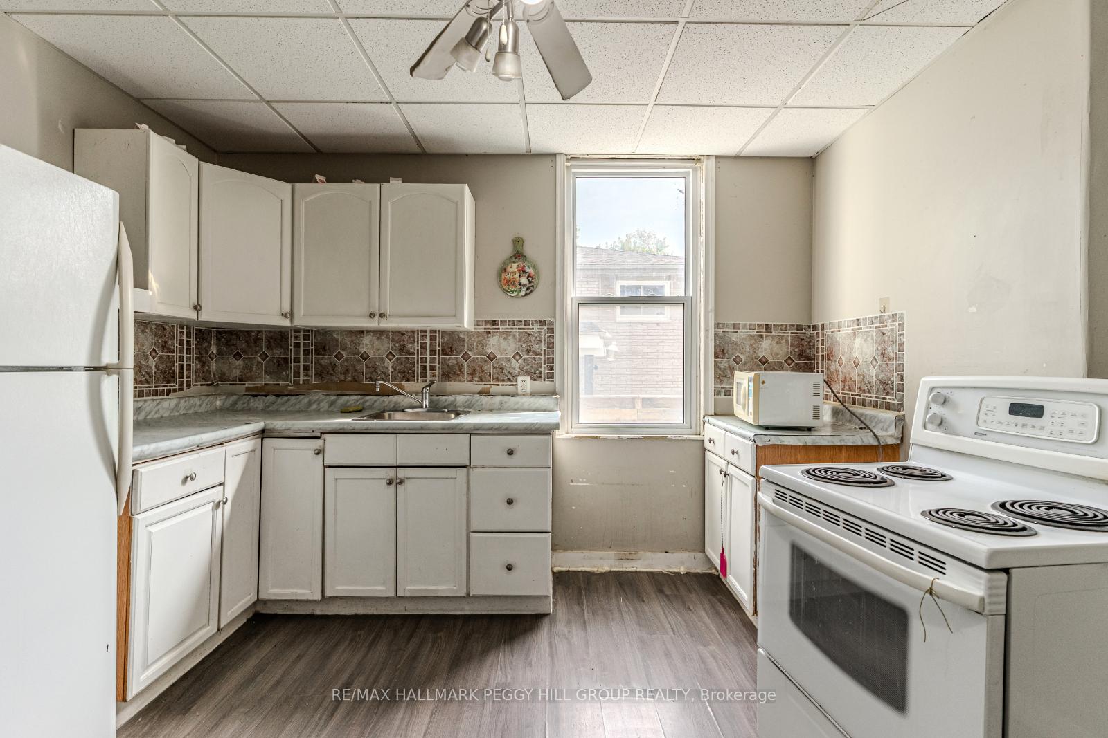 Photo 2 of Unit B, 108 John Street, Barrie, Sanford — HOMEH