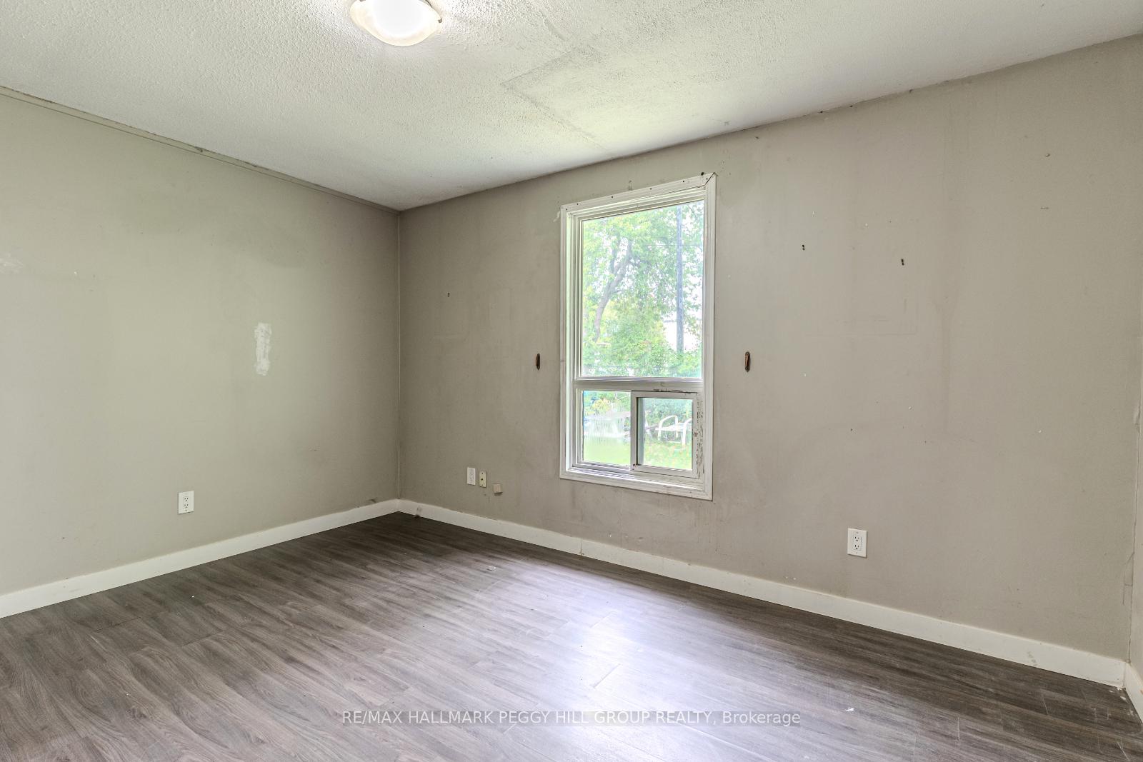 Photo 4 of Unit B, 108 John Street, Barrie, Sanford — HOMEH