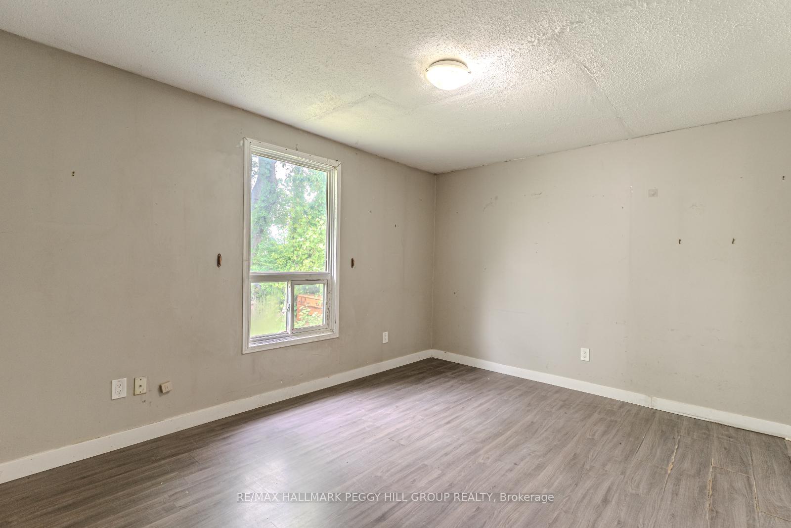 Photo 5 of Unit B, 108 John Street, Barrie, Sanford — HOMEH