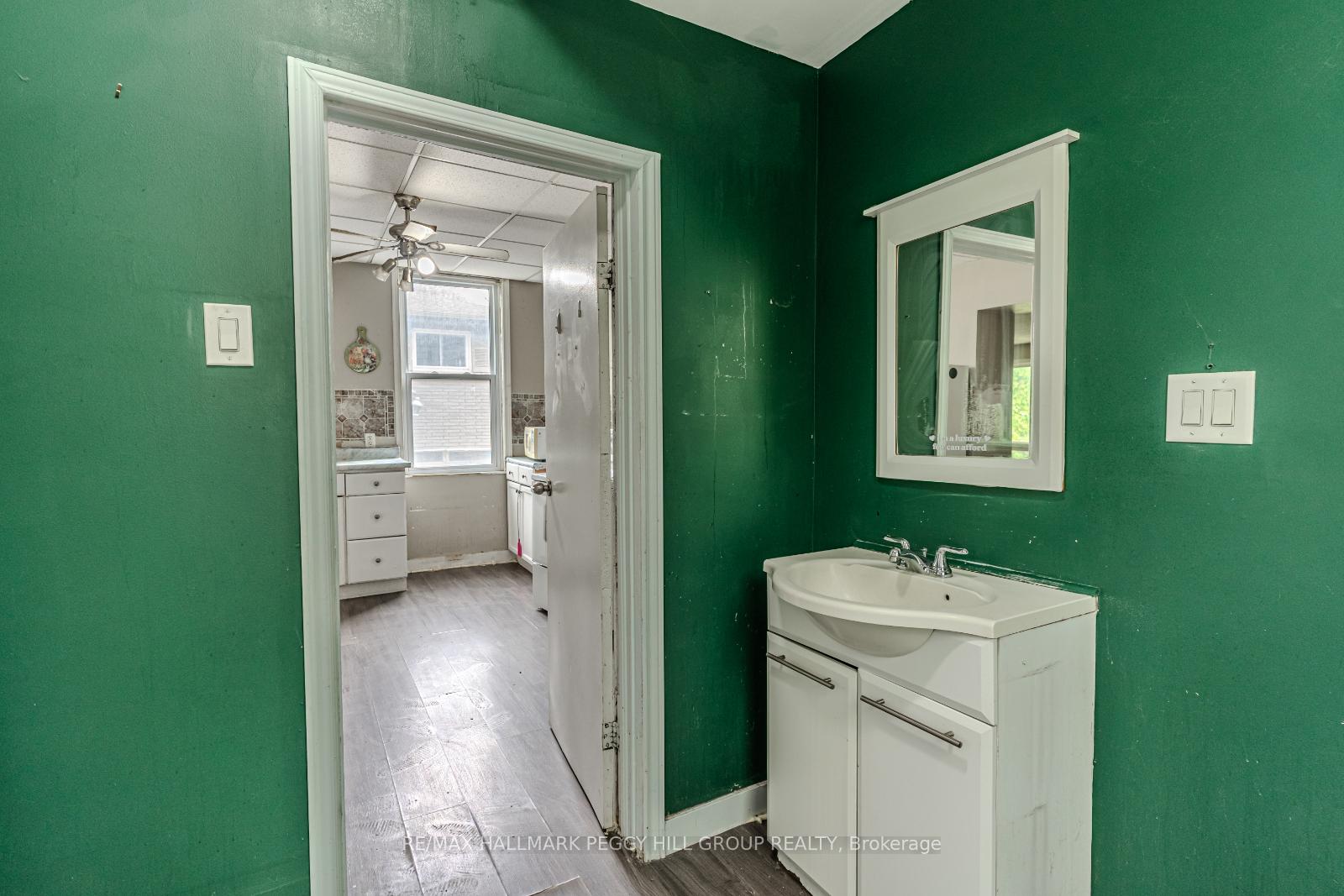 Photo 8 of Unit B, 108 John Street, Barrie, Sanford — HOMEH