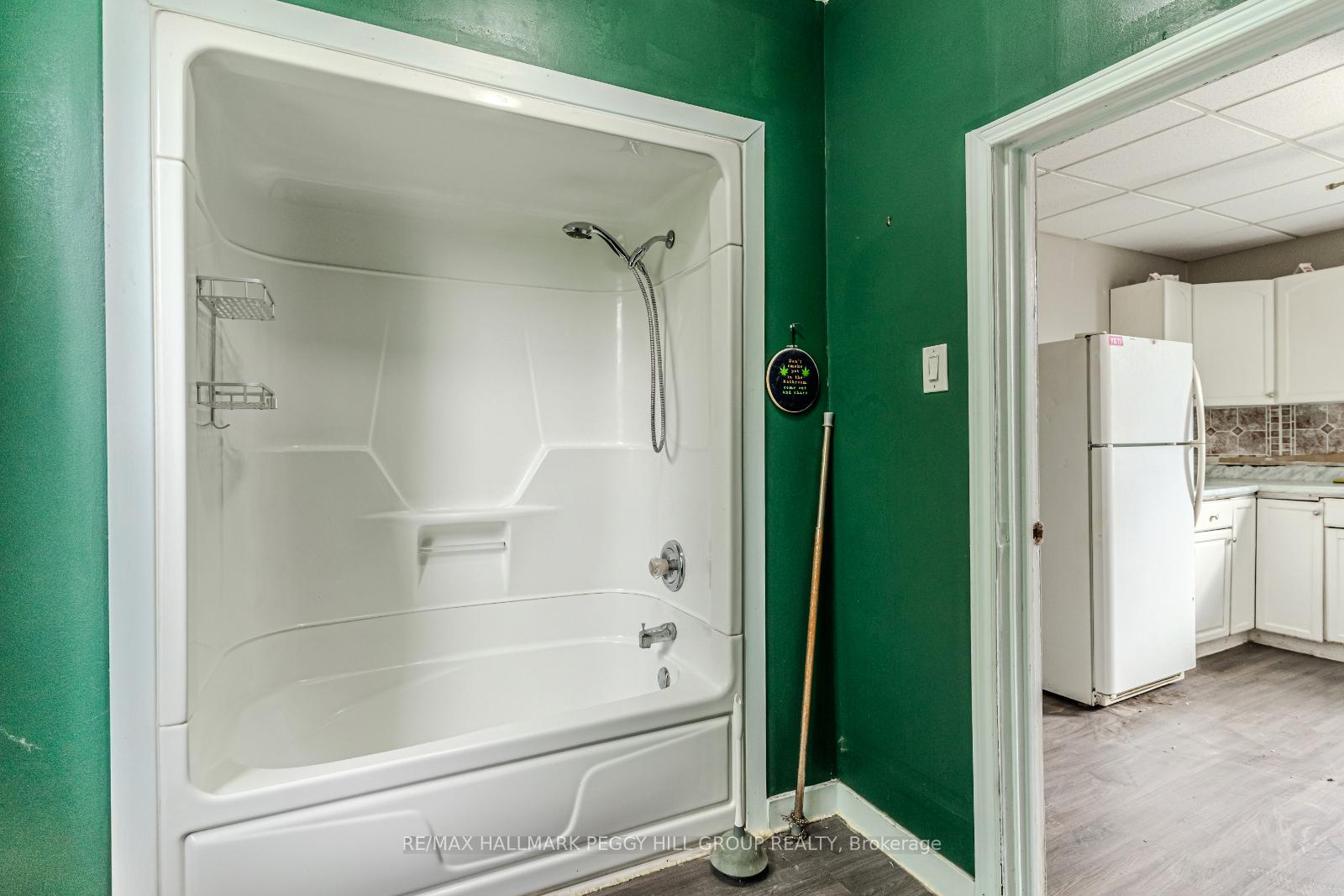 Photo 9 of Unit B, 108 John Street, Barrie, Sanford — HOMEH