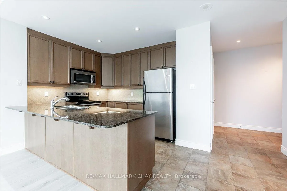 Photo 12 of Unit PH-09, 33 Ellen Street, Barrie, Lakeshore — HOMEH