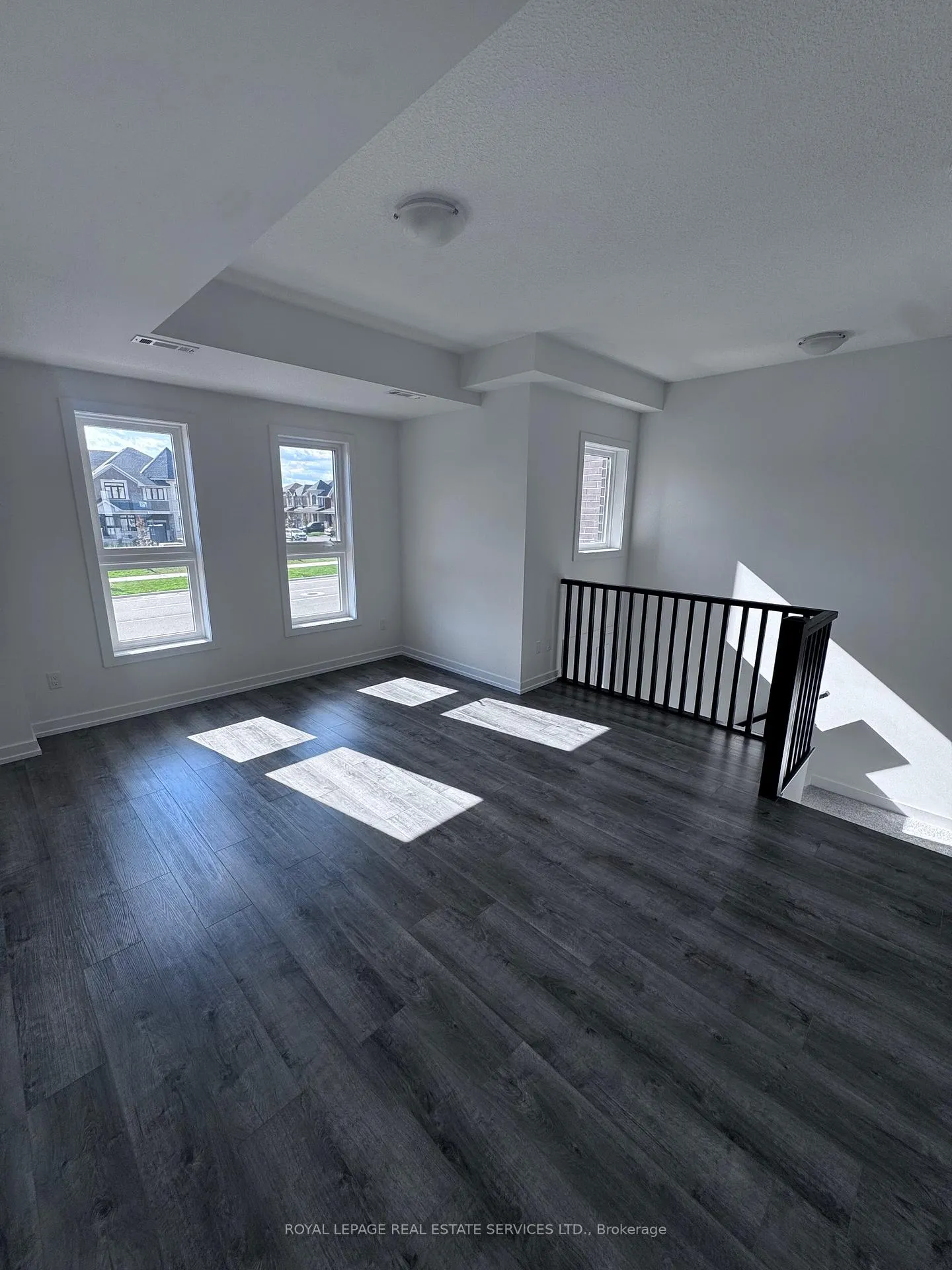Photo 3 of 225 Burke Street, Hamilton, Waterdown — HOMEH