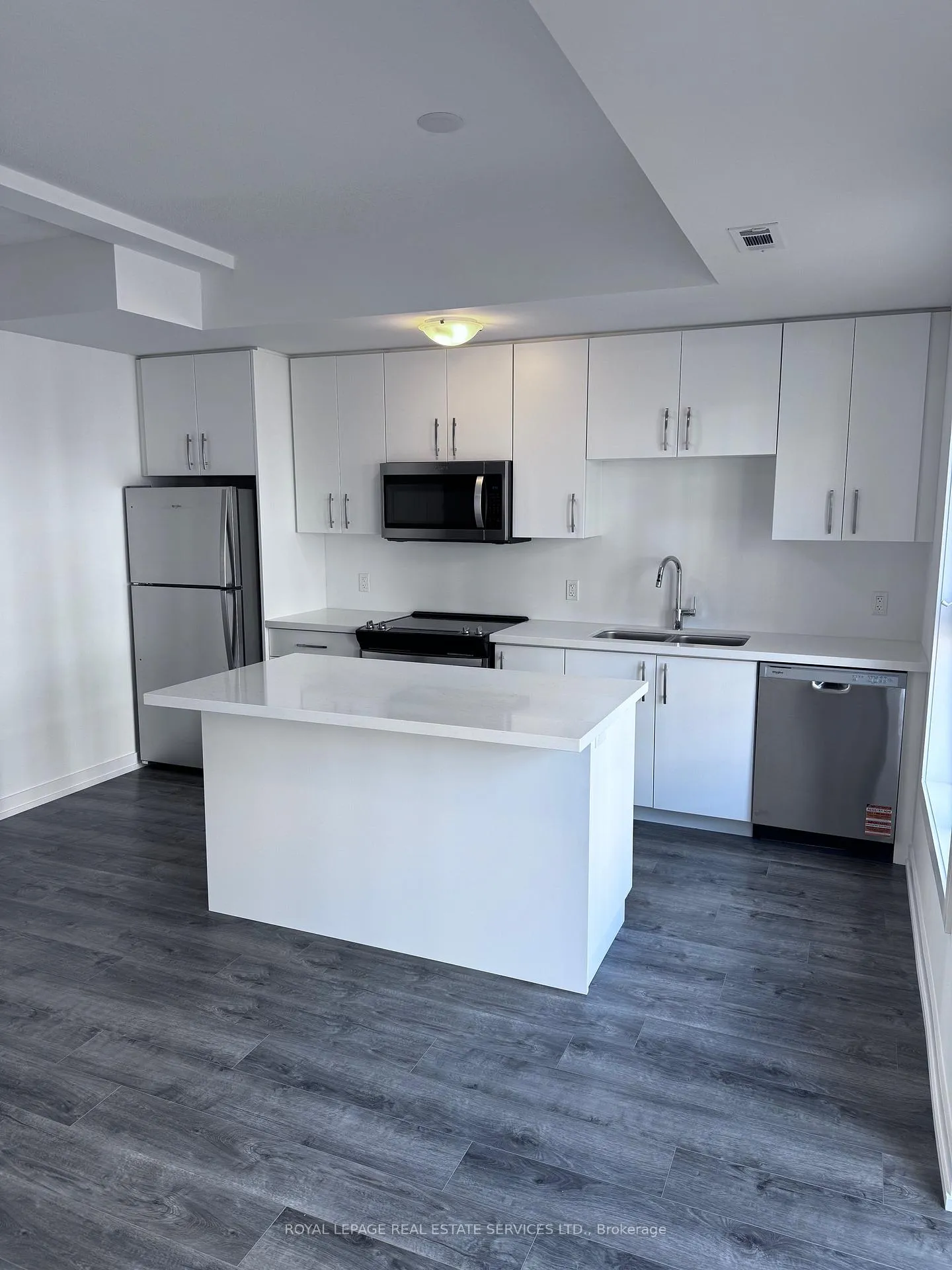 Photo 5 of 225 Burke Street, Hamilton, Waterdown — HOMEH