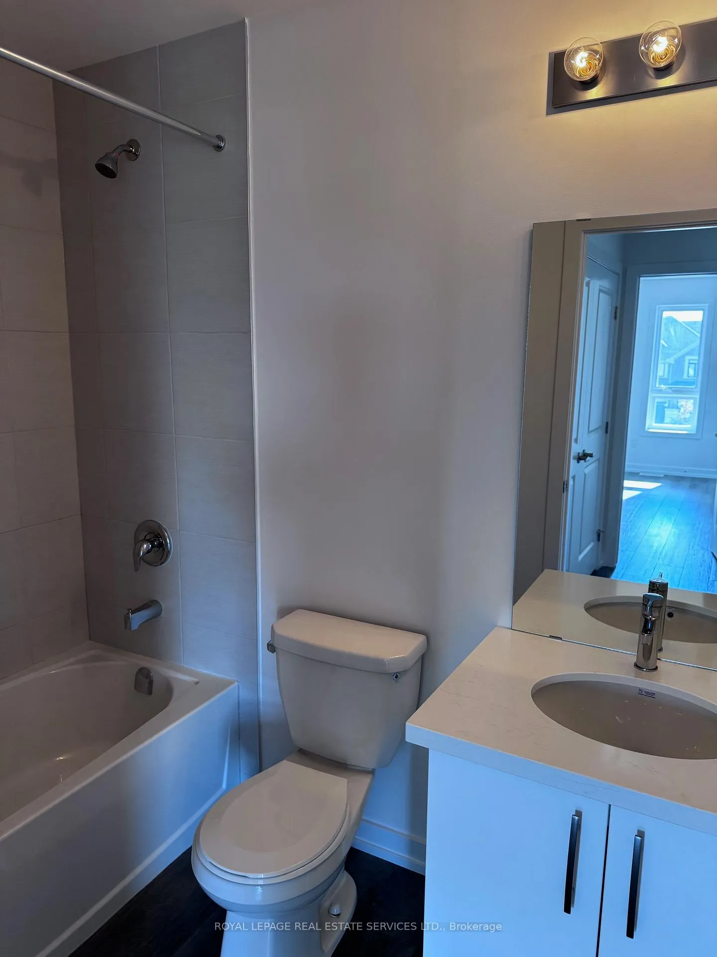 Photo 14 of 225 Burke Street, Hamilton, Waterdown — HOMEH