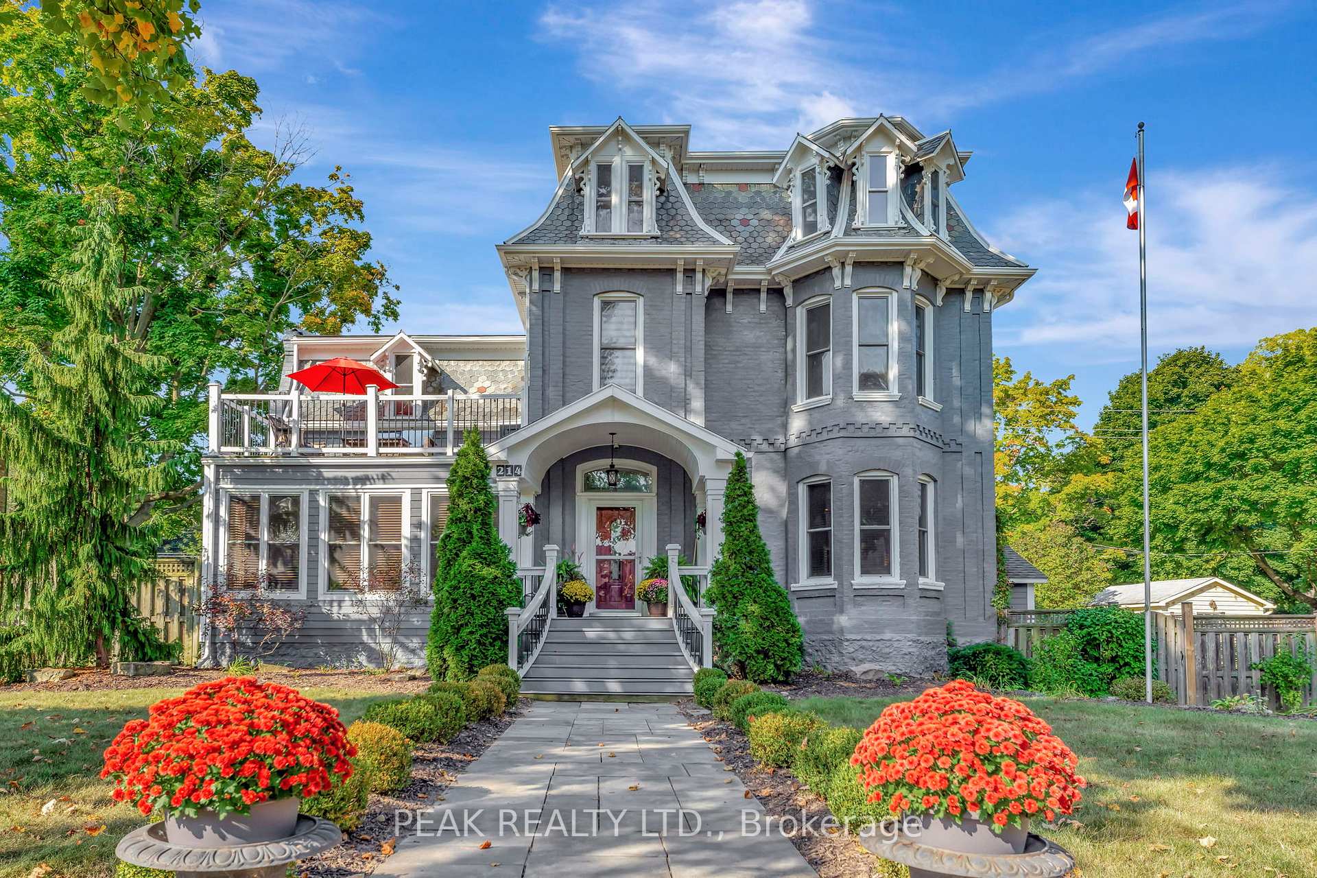 Photo 3 of 214 Grand River Street N, Brant, Paris — HOMEH