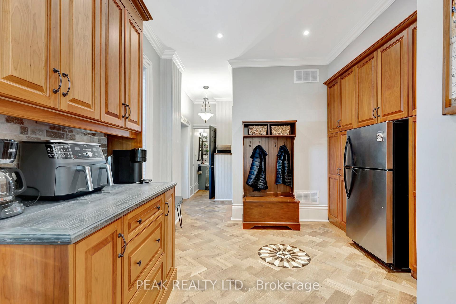 Photo 11 of 214 Grand River Street N, Brant, Paris — HOMEH