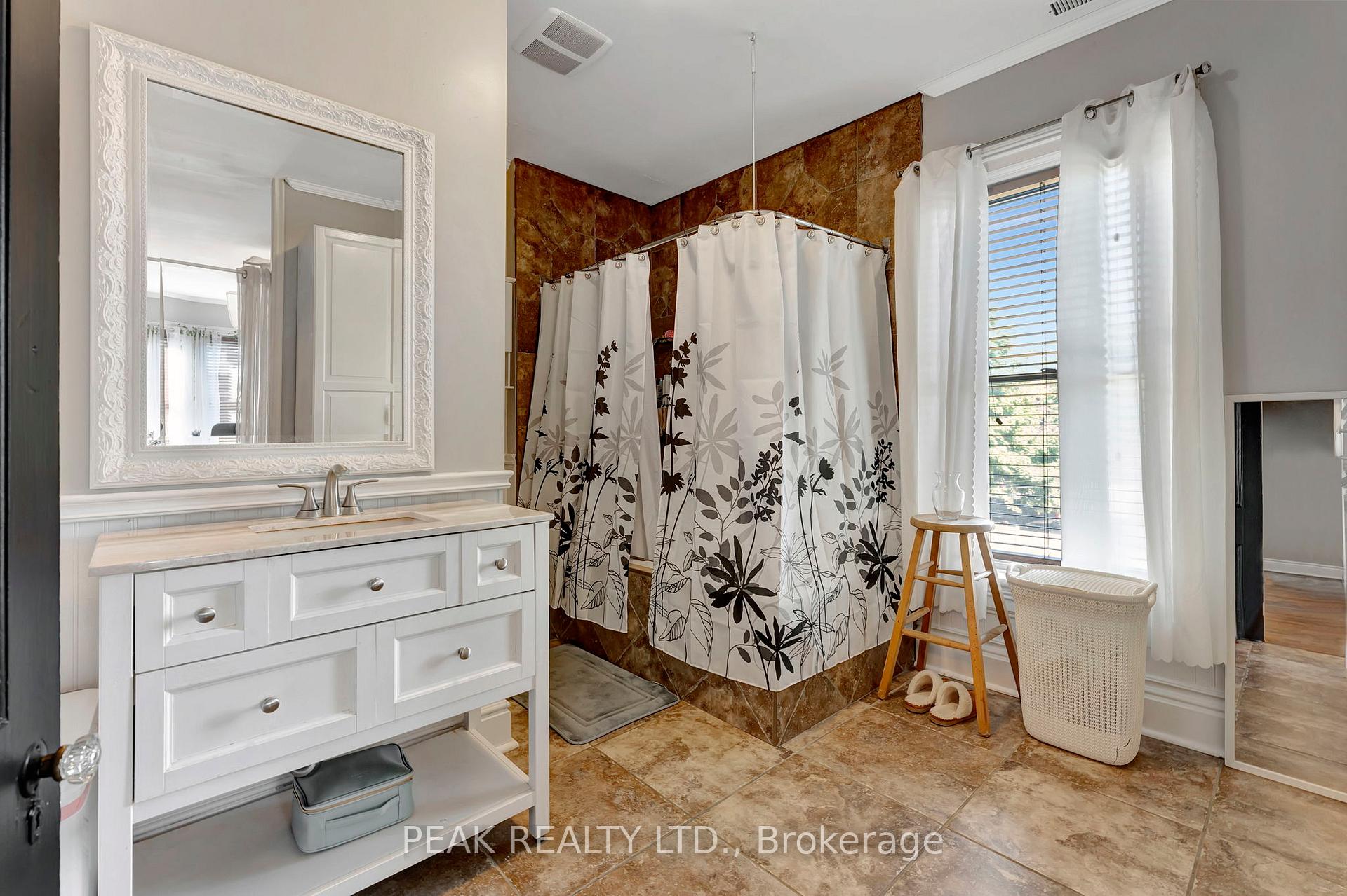 Photo 19 of 214 Grand River Street N, Brant, Paris — HOMEH