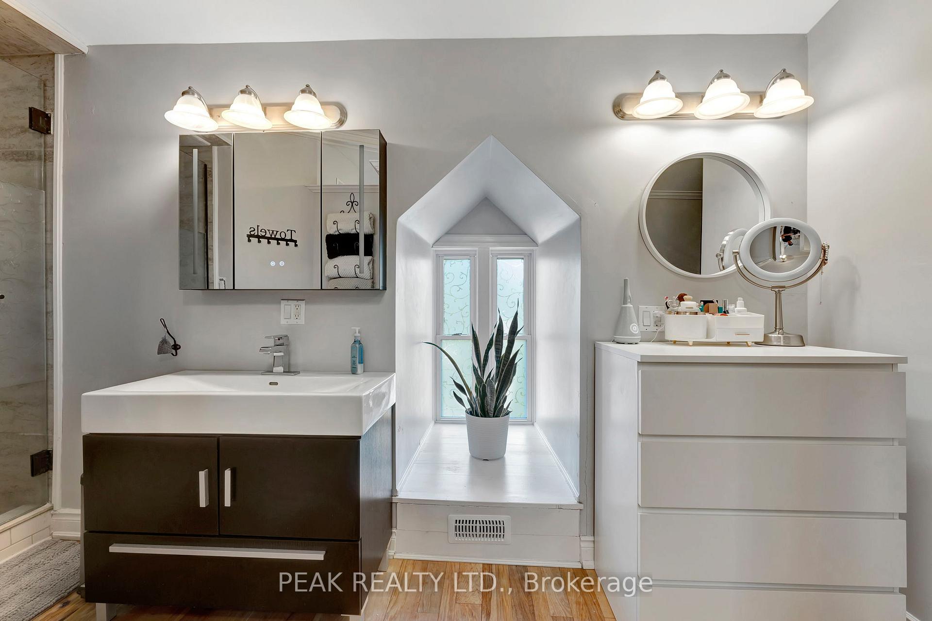 Photo 23 of 214 Grand River Street N, Brant, Paris — HOMEH