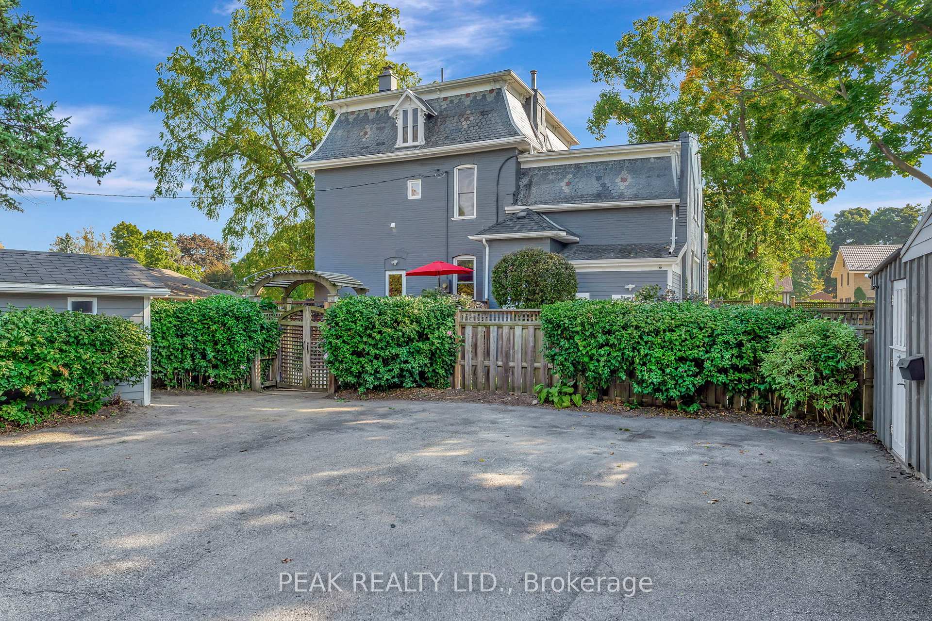 Photo 31 of 214 Grand River Street N, Brant, Paris — HOMEH