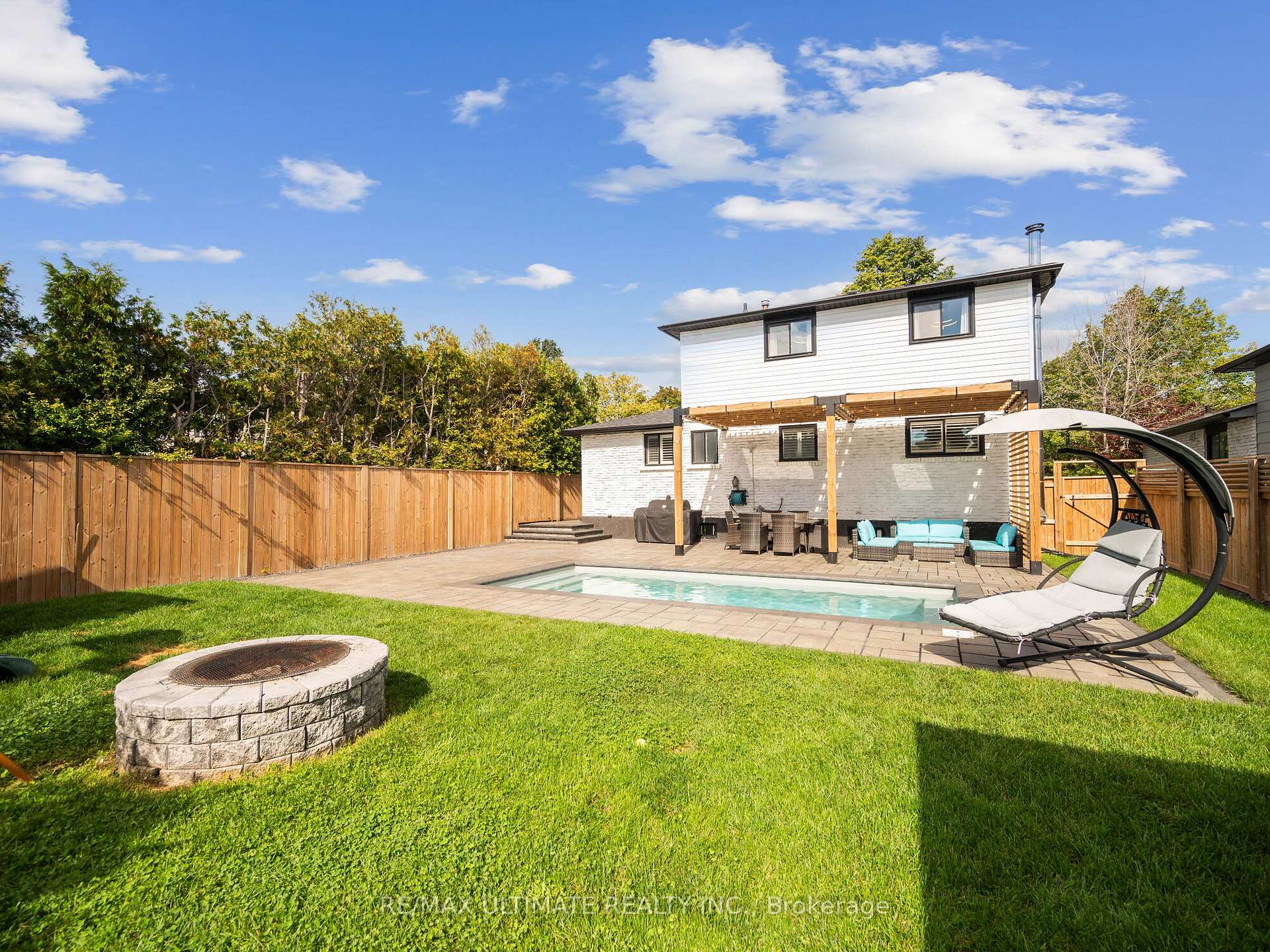 Photo 4 of 21 Dreyer Drive E, Ajax, South East — HOMEH