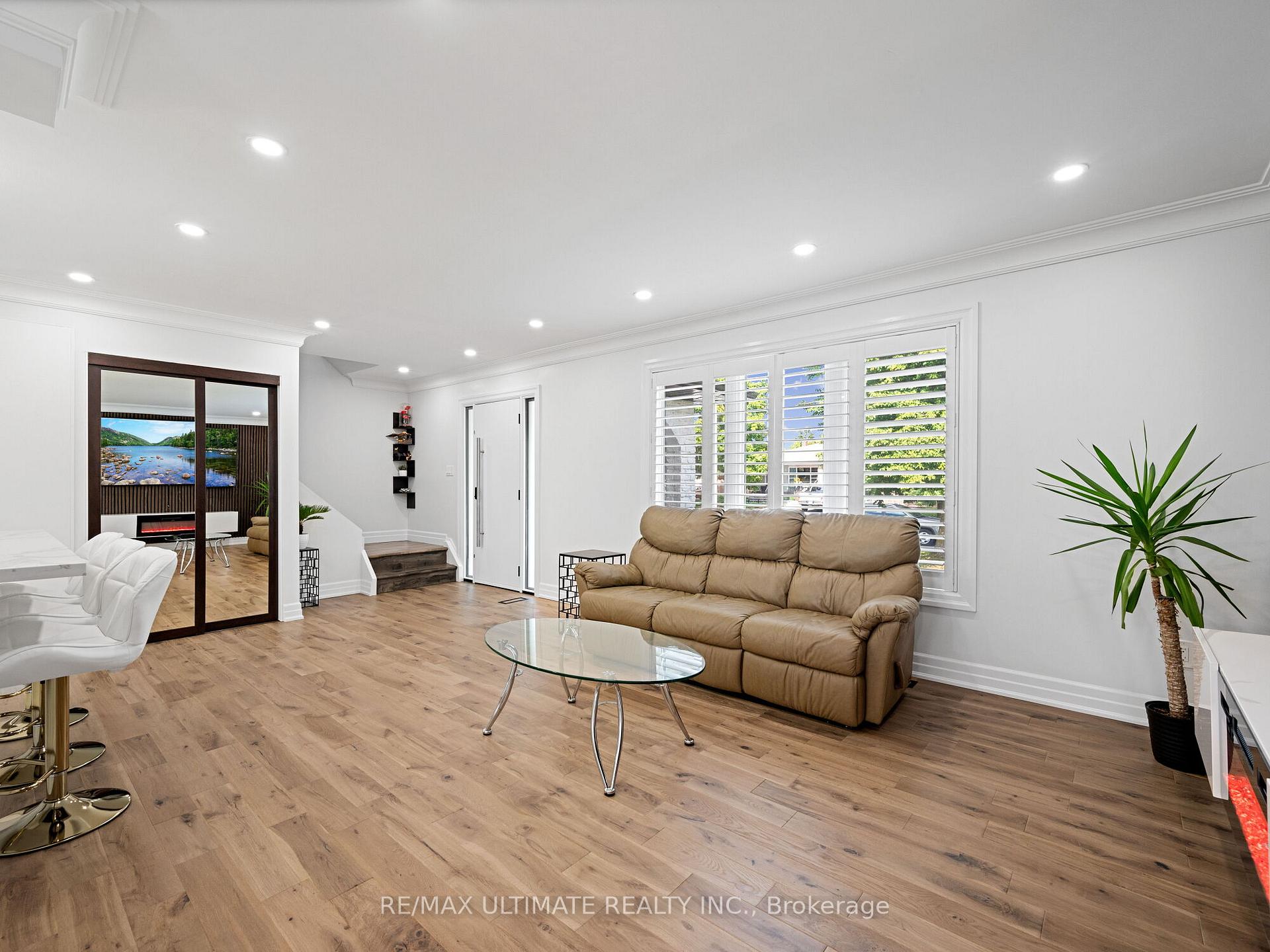 Photo 8 of 21 Dreyer Drive E, Ajax, South East — HOMEH