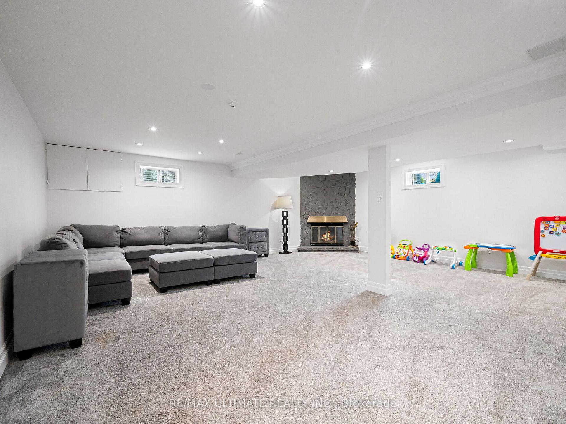 Photo 29 of 21 Dreyer Drive E, Ajax, South East — HOMEH