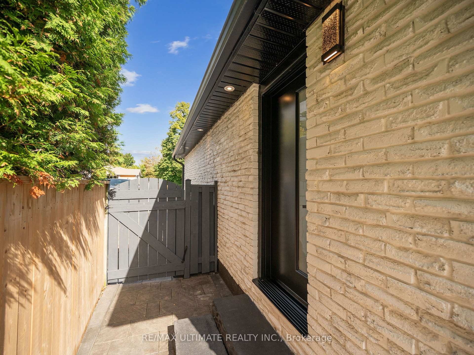Photo 35 of 21 Dreyer Drive E, Ajax, South East — HOMEH