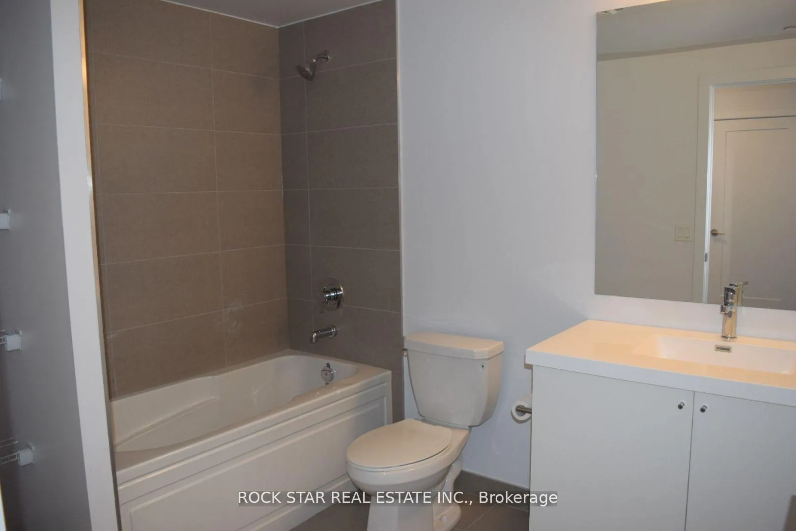 Photo 13 of Unit 1717, 2550 Simcoe Street N, Oshawa, Windfields — HOMEH