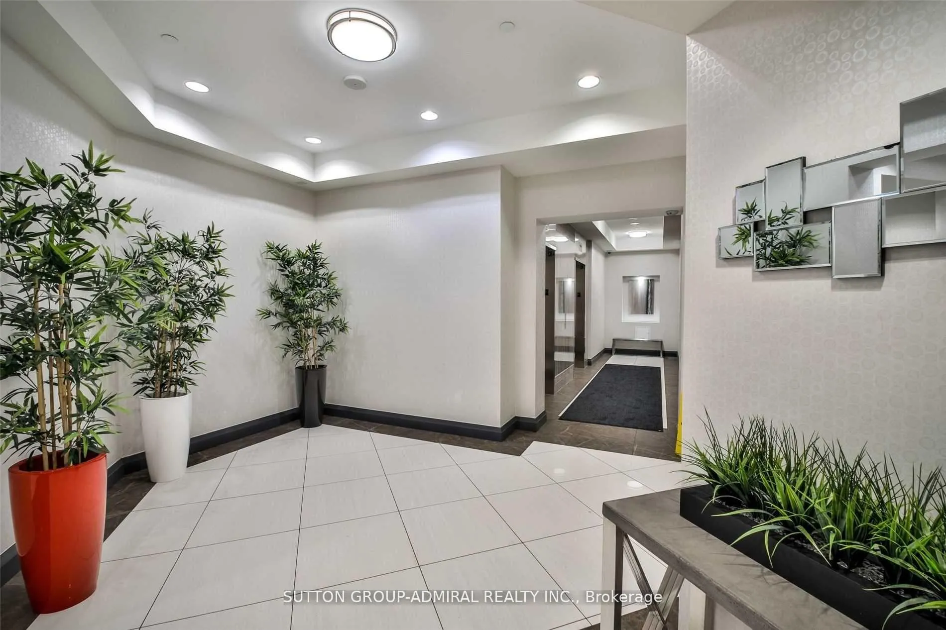 Photo 4 of Unit 1025, 7161 Yonge Street, Markham, Thornhill — HOMEH