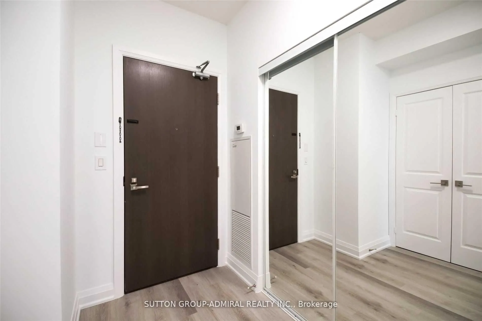 Photo 6 of Unit 1025, 7161 Yonge Street, Markham, Thornhill — HOMEH