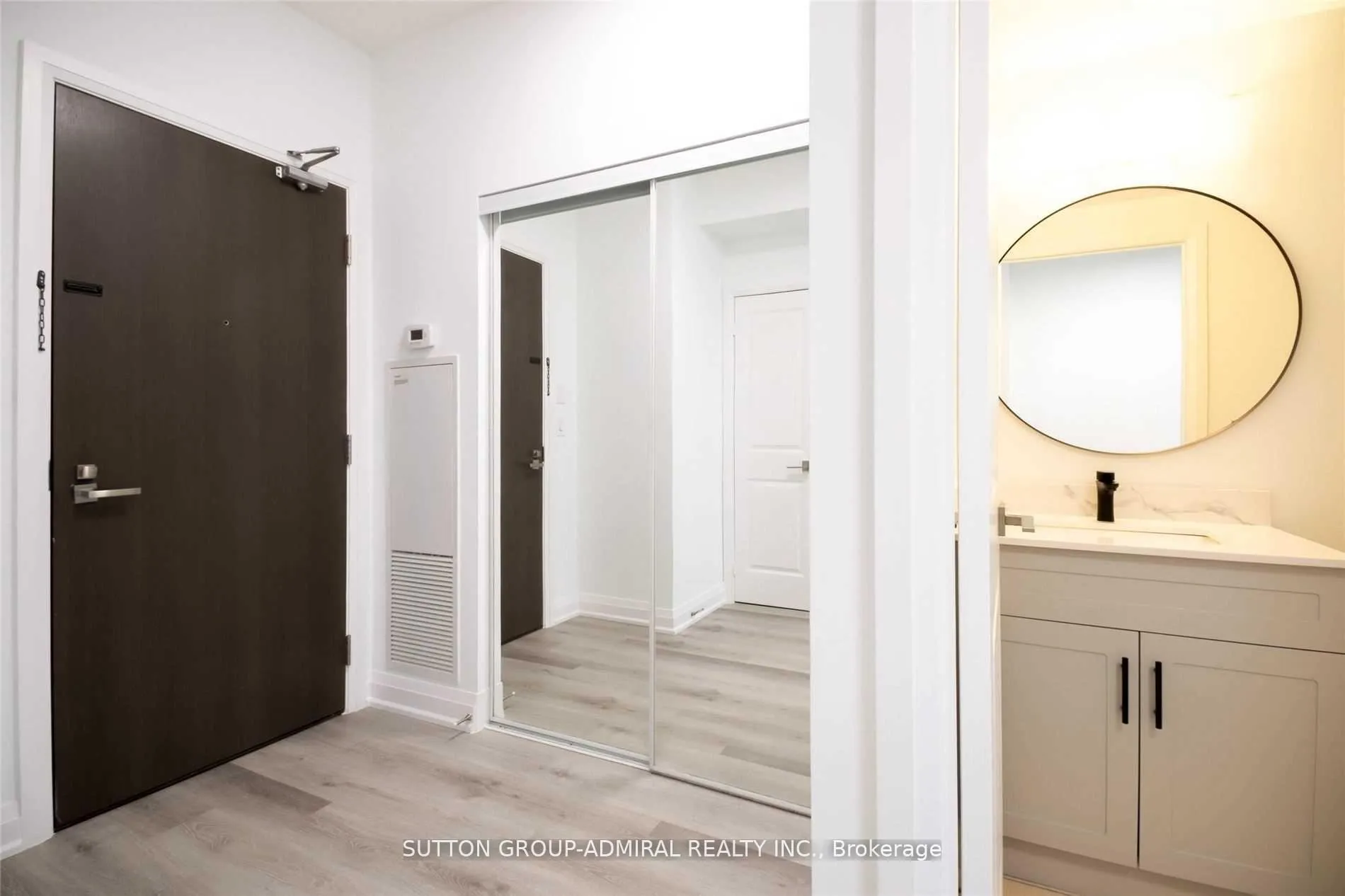 Photo 7 of Unit 1025, 7161 Yonge Street, Markham, Thornhill — HOMEH