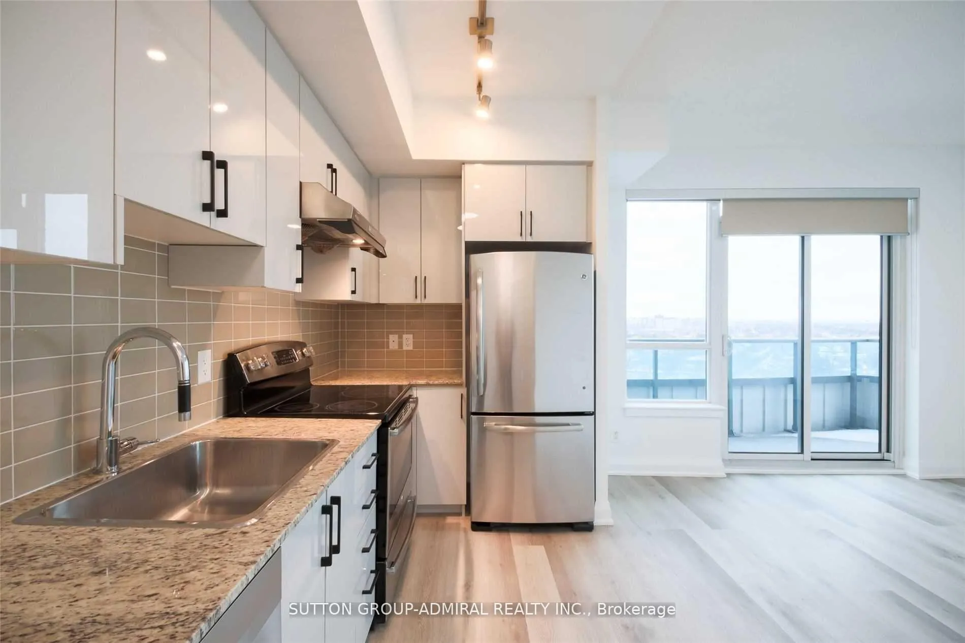 Photo 9 of Unit 1025, 7161 Yonge Street, Markham, Thornhill — HOMEH