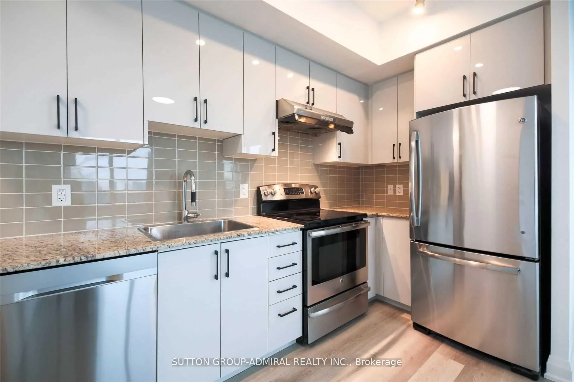 Photo 10 of Unit 1025, 7161 Yonge Street, Markham, Thornhill — HOMEH