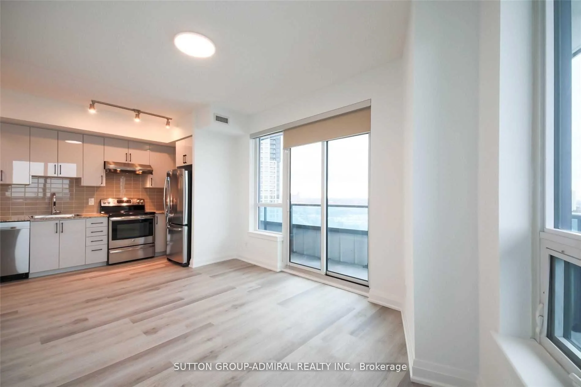 Photo 13 of Unit 1025, 7161 Yonge Street, Markham, Thornhill — HOMEH