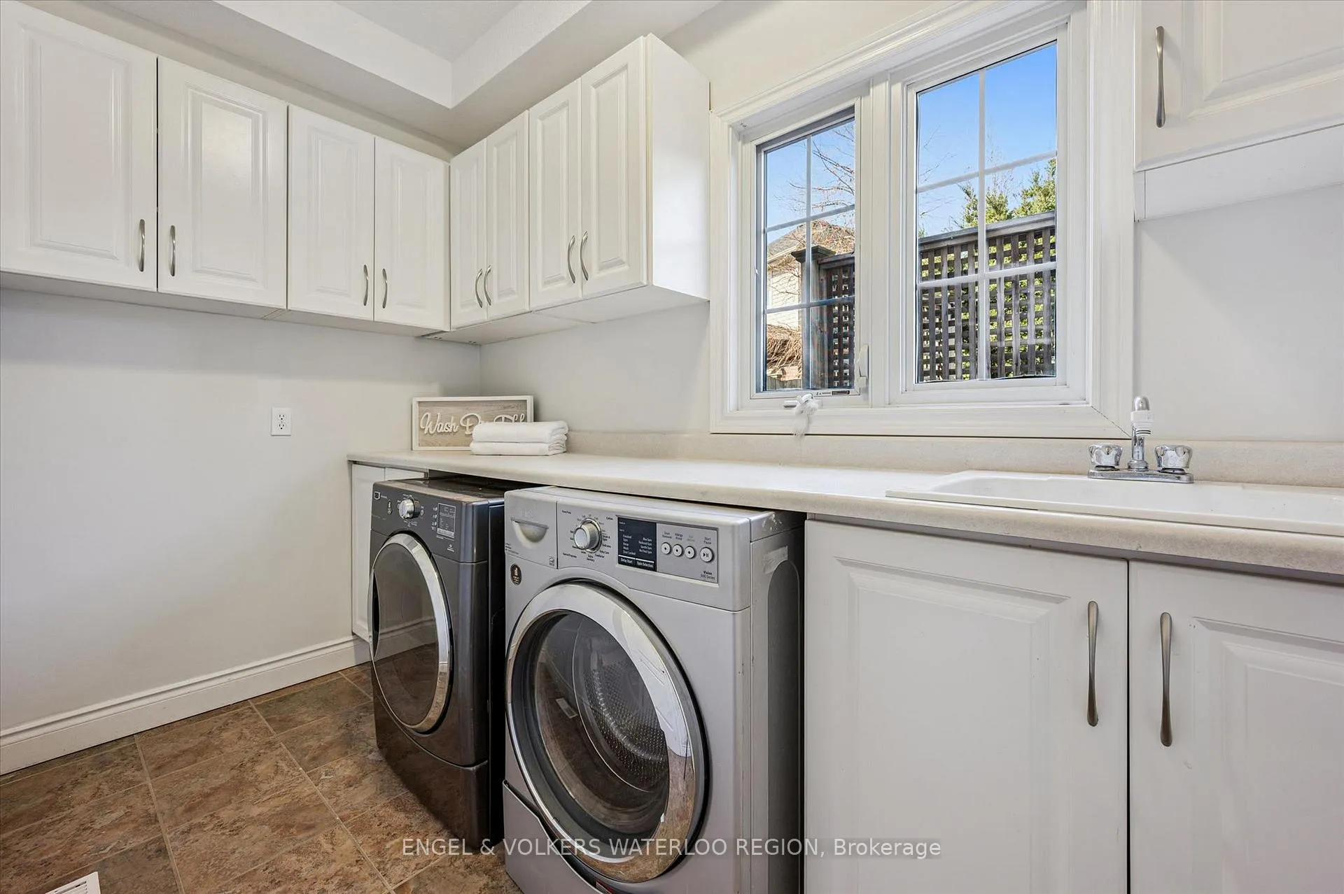 Photo 24 of 419 Kelso Drive, Waterloo — HOMEH
