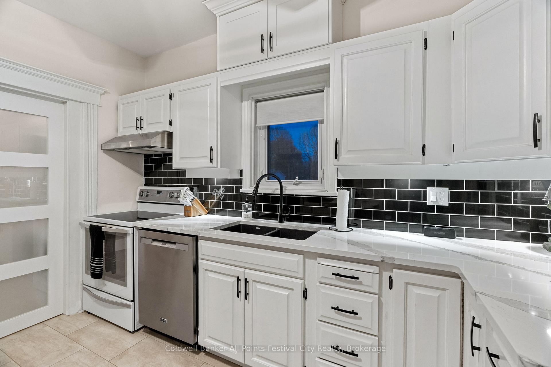 Photo 16 of 91 Wellington Street S, Goderich, Goderich (Town) — HOMEH