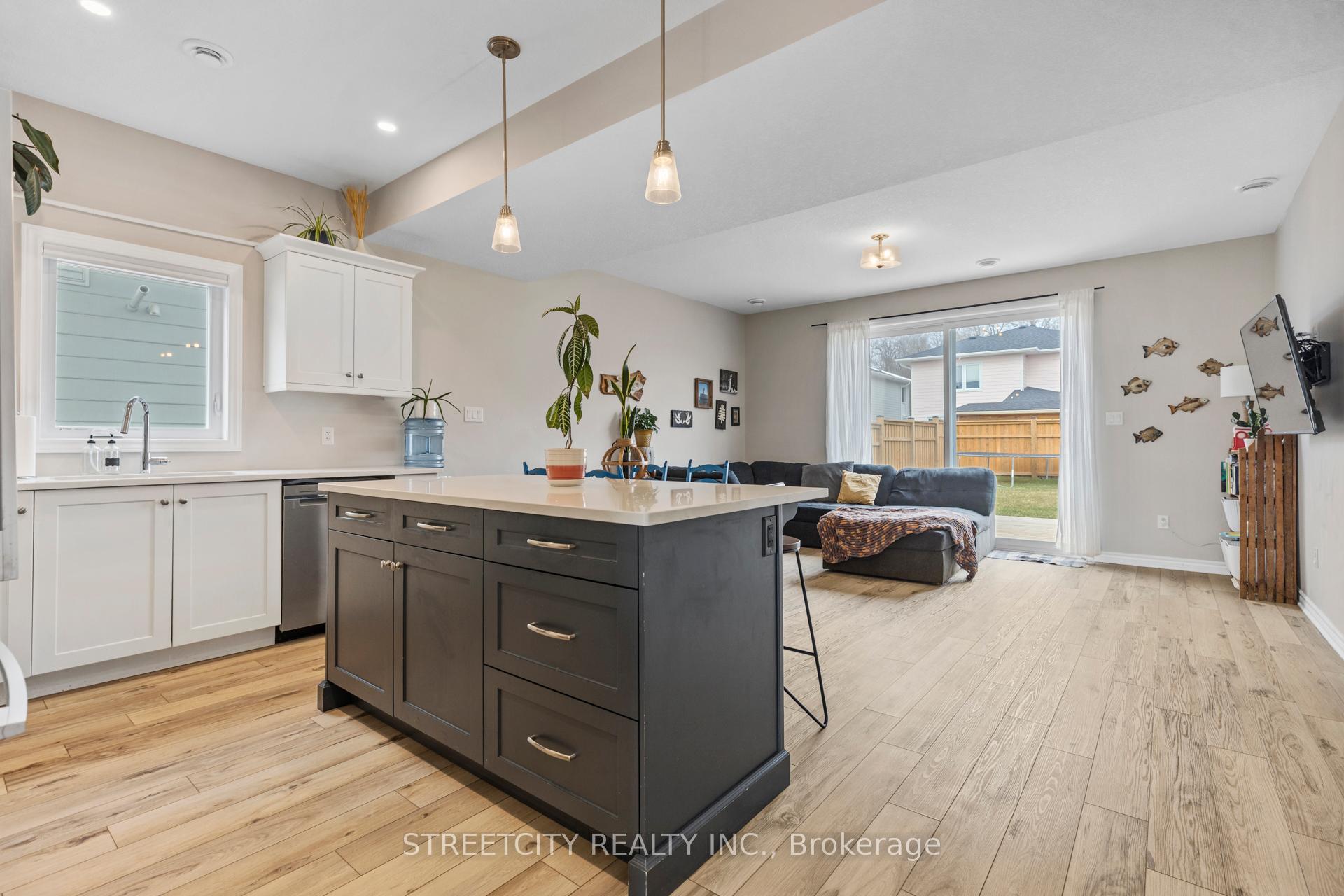 Photo 8 of 415 Breakwater Boulevard, Central Elgin, Rural Central Elgin — HOMEH