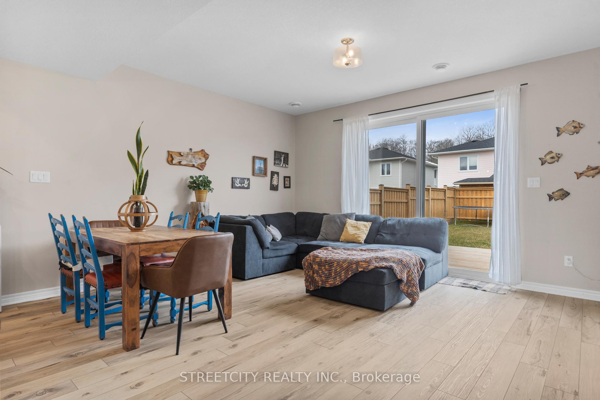 Photo 9 of 415 Breakwater Boulevard, Central Elgin, Rural Central Elgin — HOMEH
