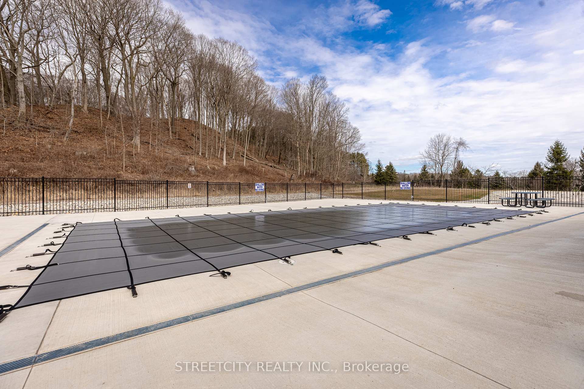 Photo 28 of 415 Breakwater Boulevard, Central Elgin, Rural Central Elgin — HOMEH