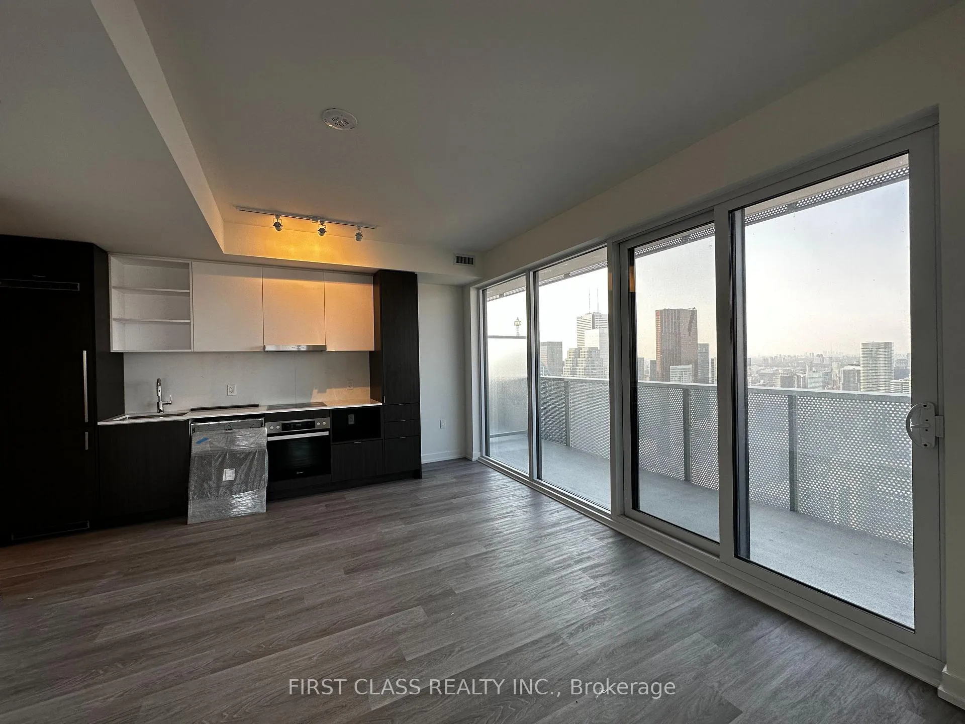 Photo 4 of Unit 7205, 55 Cooper Street, Toronto, Waterfront Communities — HOMEH
