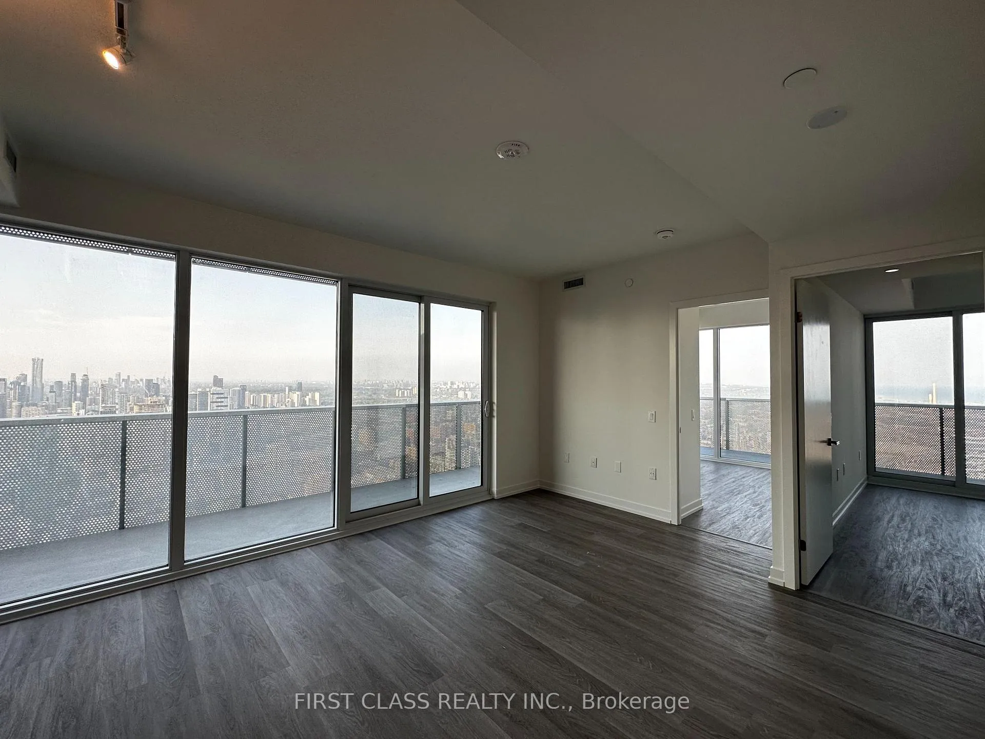 Photo 6 of Unit 7205, 55 Cooper Street, Toronto, Waterfront Communities — HOMEH